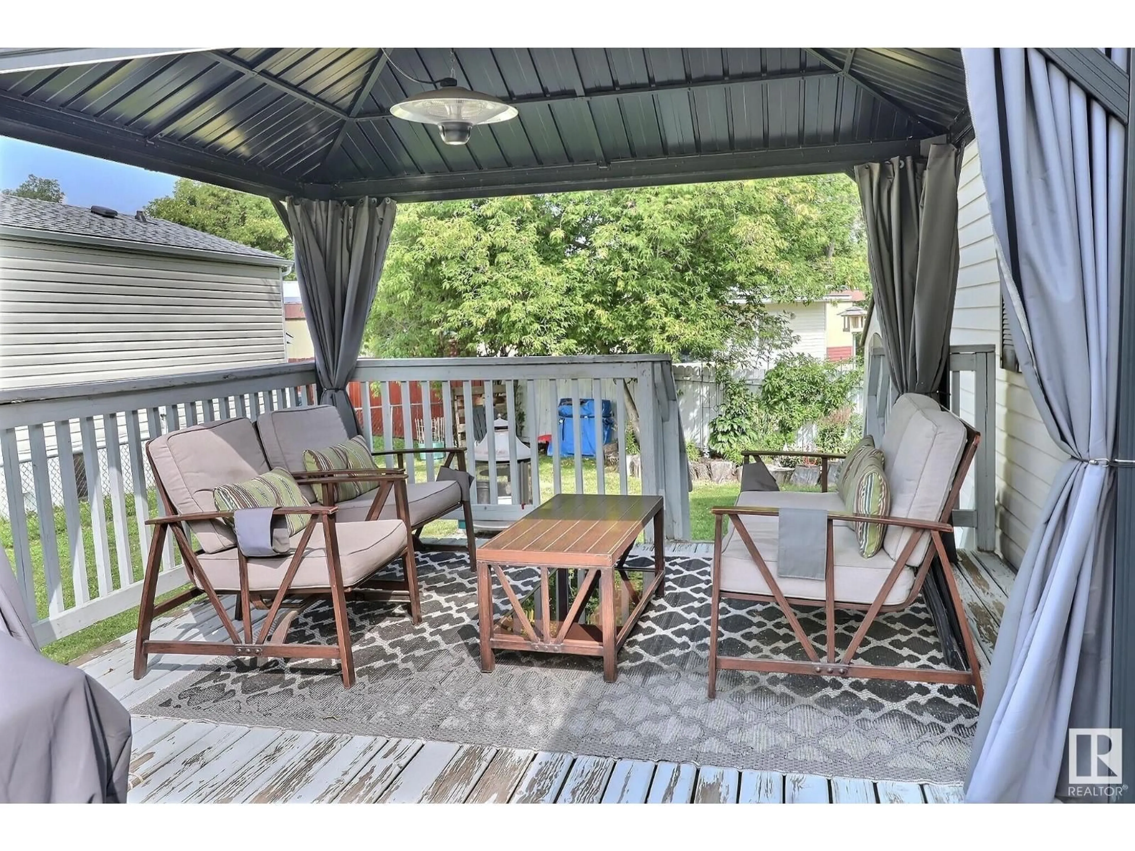 Patio, street for 344 EVERGREEN PA, Edmonton Alberta T5Y4M2