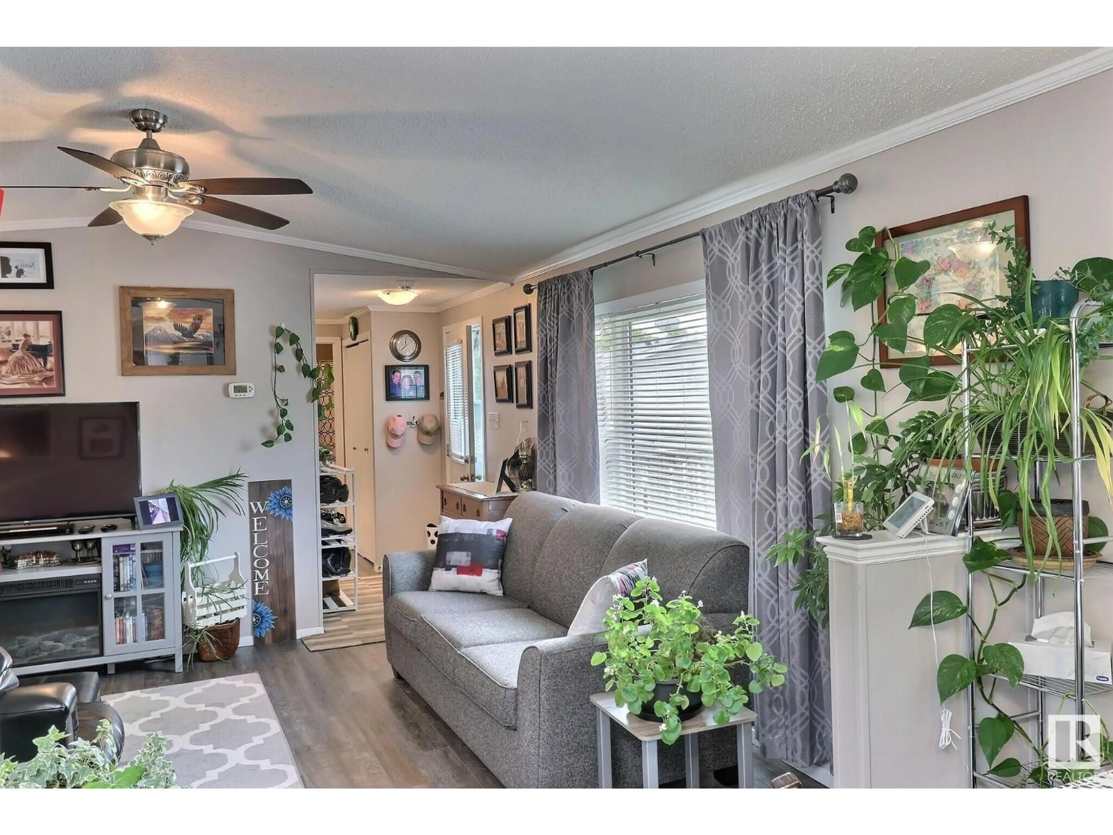 Living room with furniture, wood/laminate floor for 344 EVERGREEN PA, Edmonton Alberta T5Y4M2
