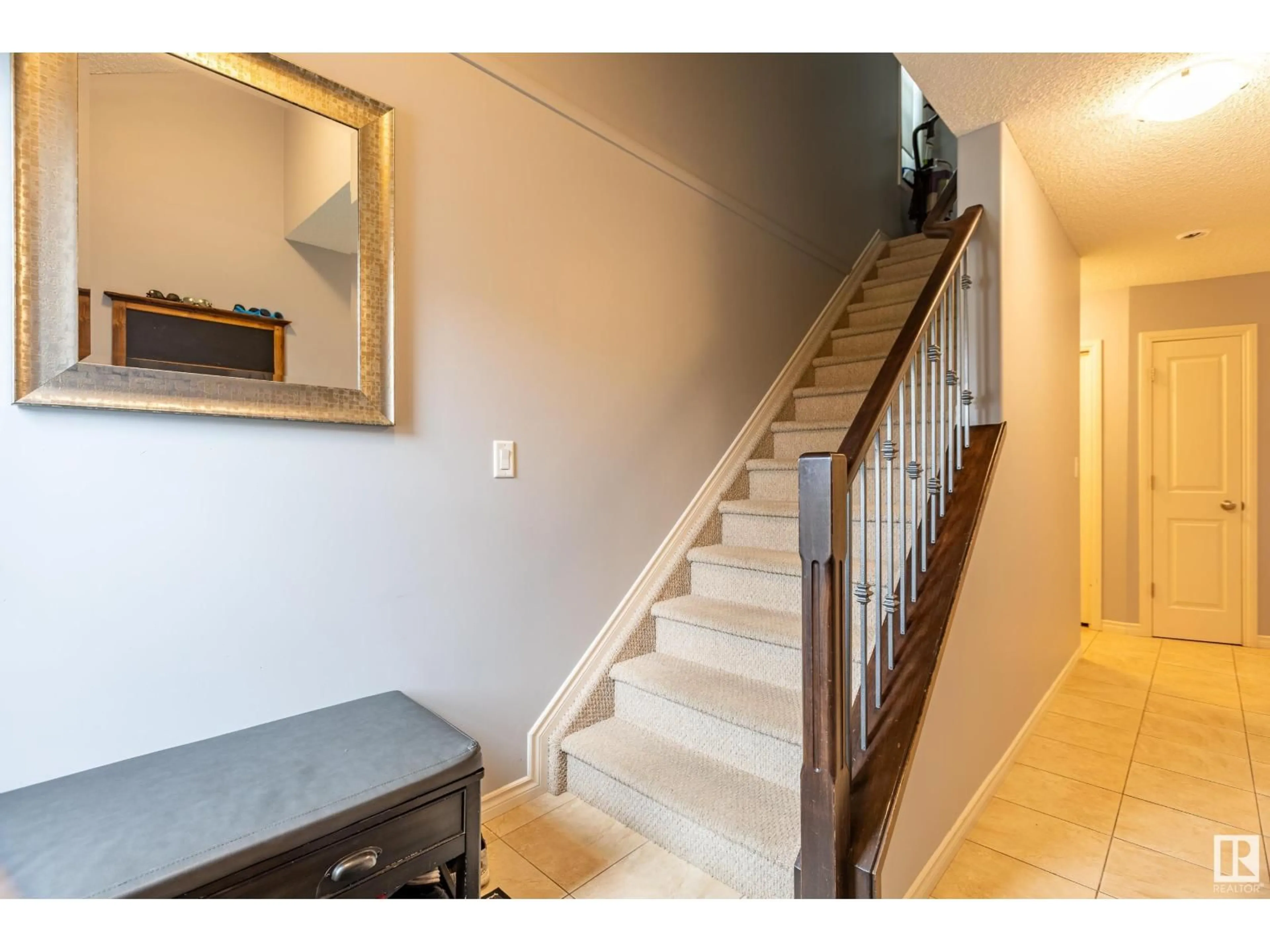 Indoor foyer for 27 9511 102 AV, Morinville Alberta T8R0C6