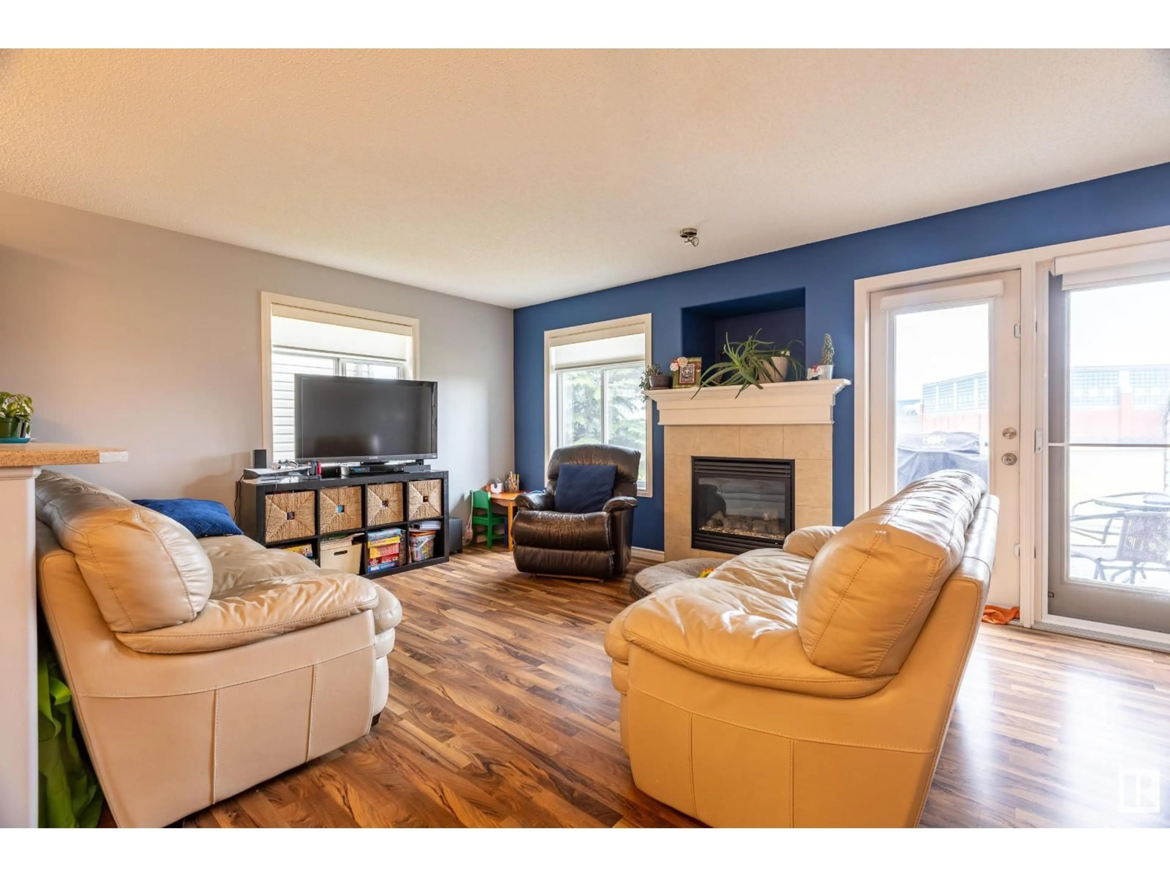 Living room with furniture, wood/laminate floor for 27 9511 102 AV, Morinville Alberta T8R0C6