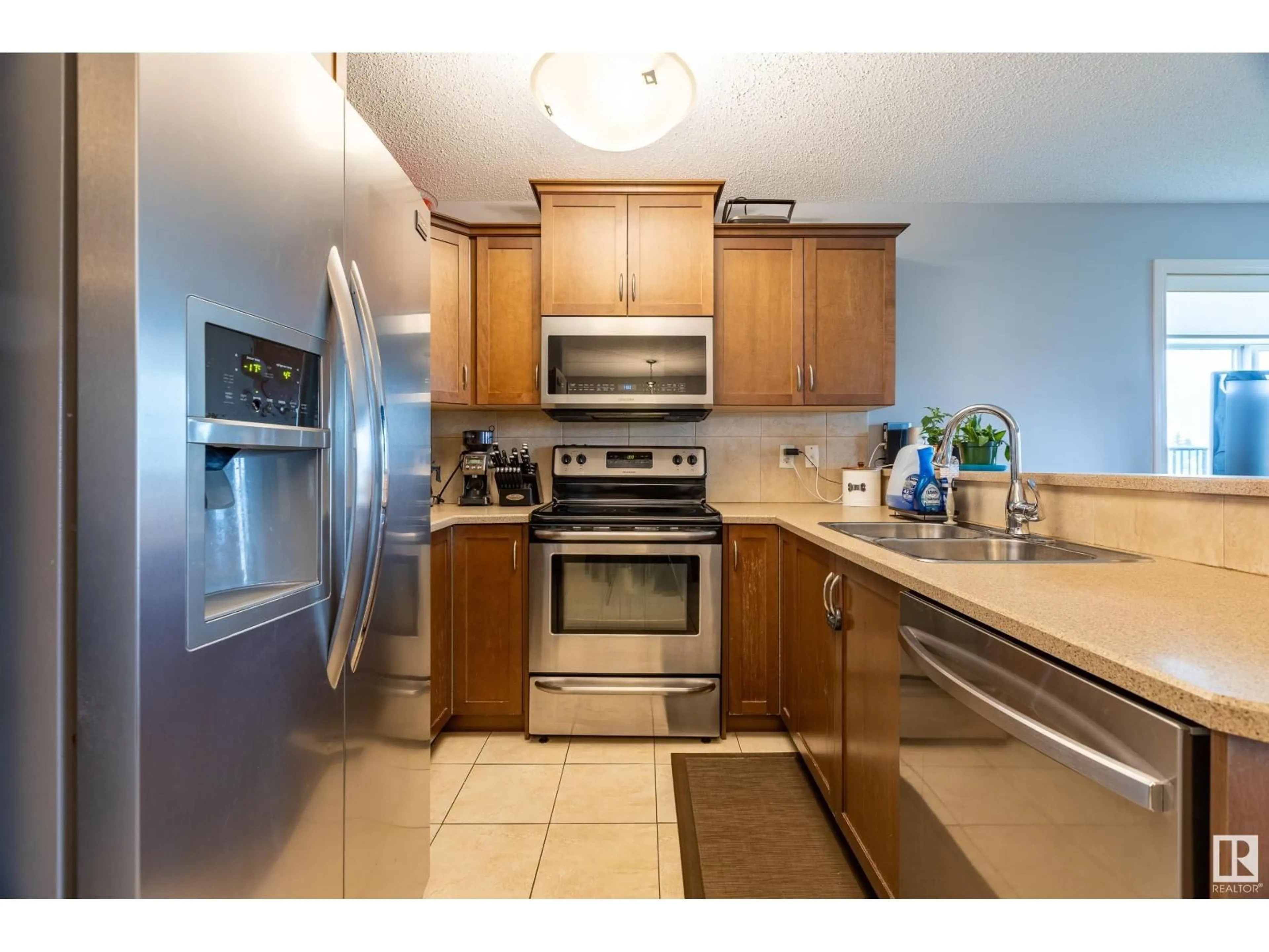 Standard kitchen, ceramic/tile floor for 27 9511 102 AV, Morinville Alberta T8R0C6
