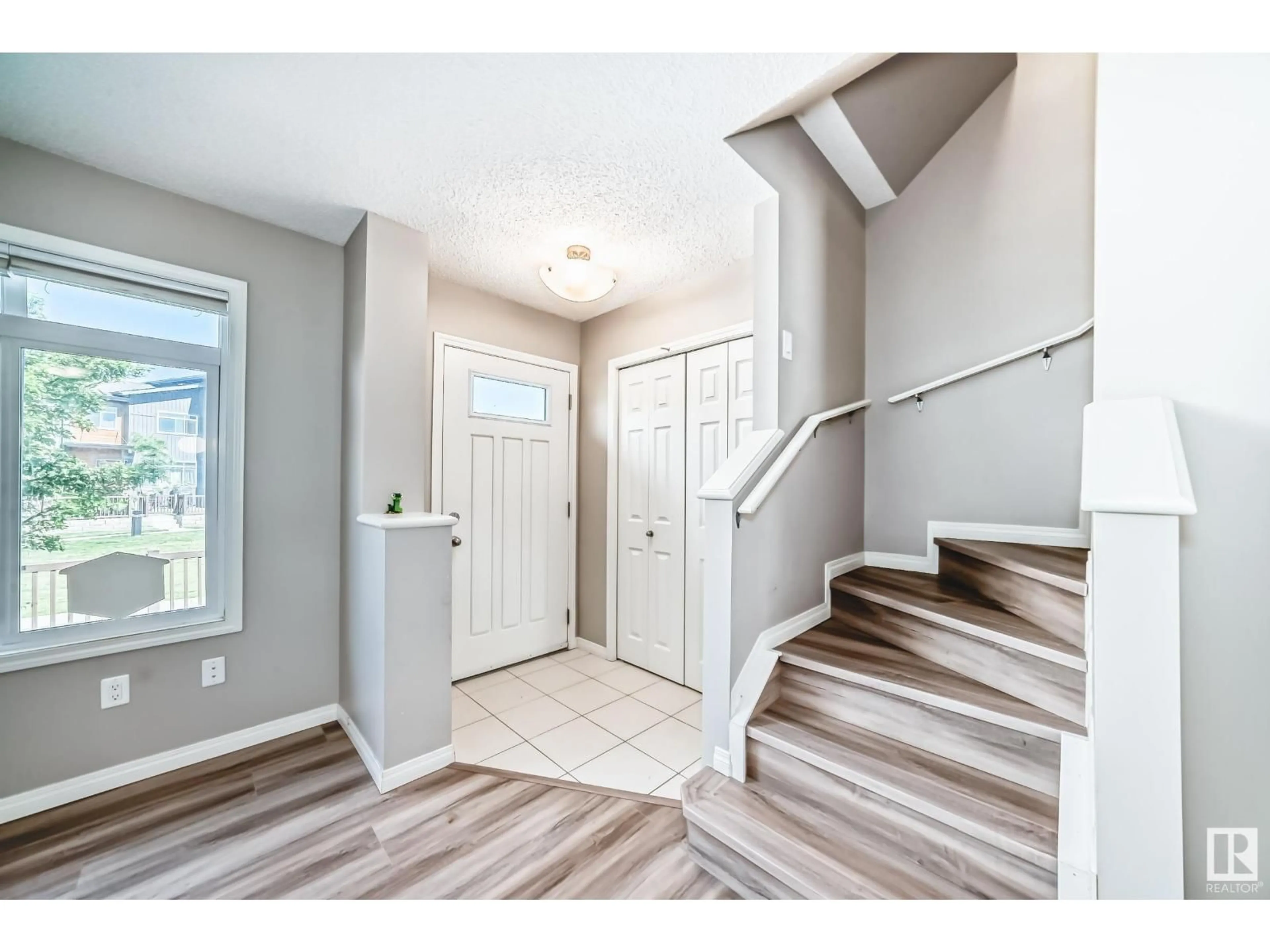 Indoor entryway for #115 - 7503 GETTY GA, Edmonton Alberta T5T4S8