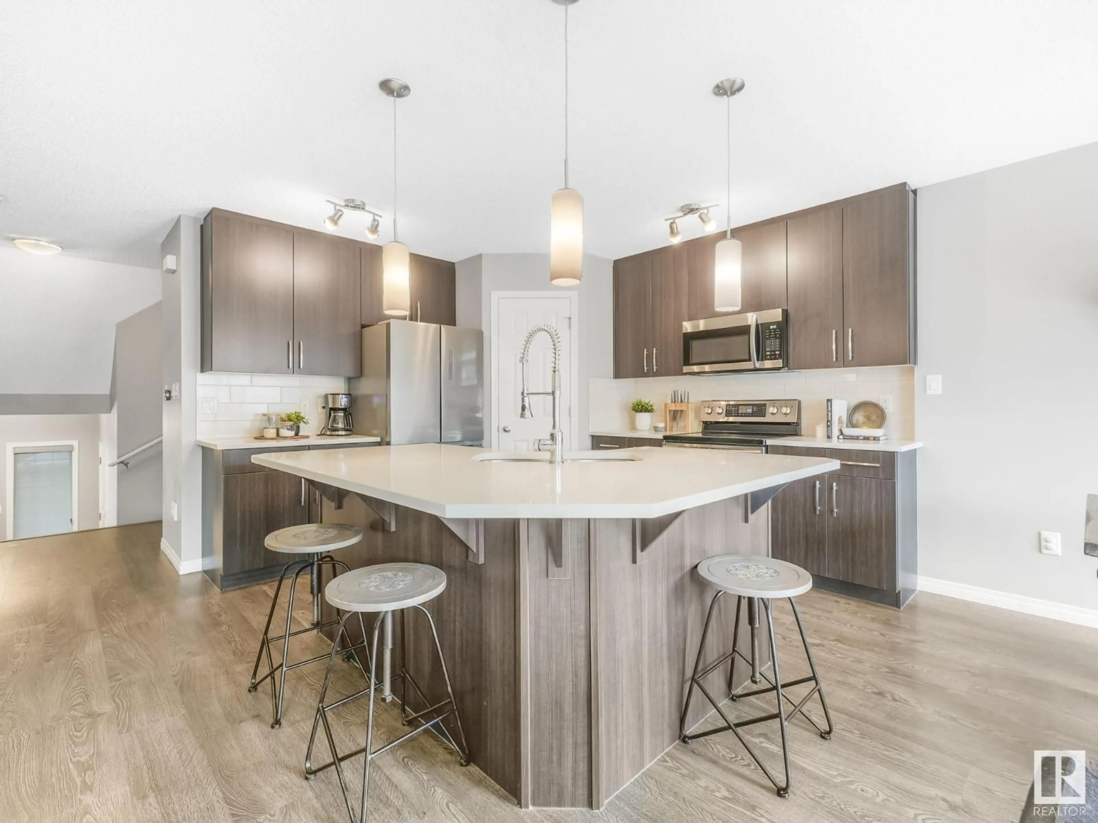 Open concept kitchen, unknown for 1671 CHAPMAN WY, Edmonton Alberta T6W0Y5