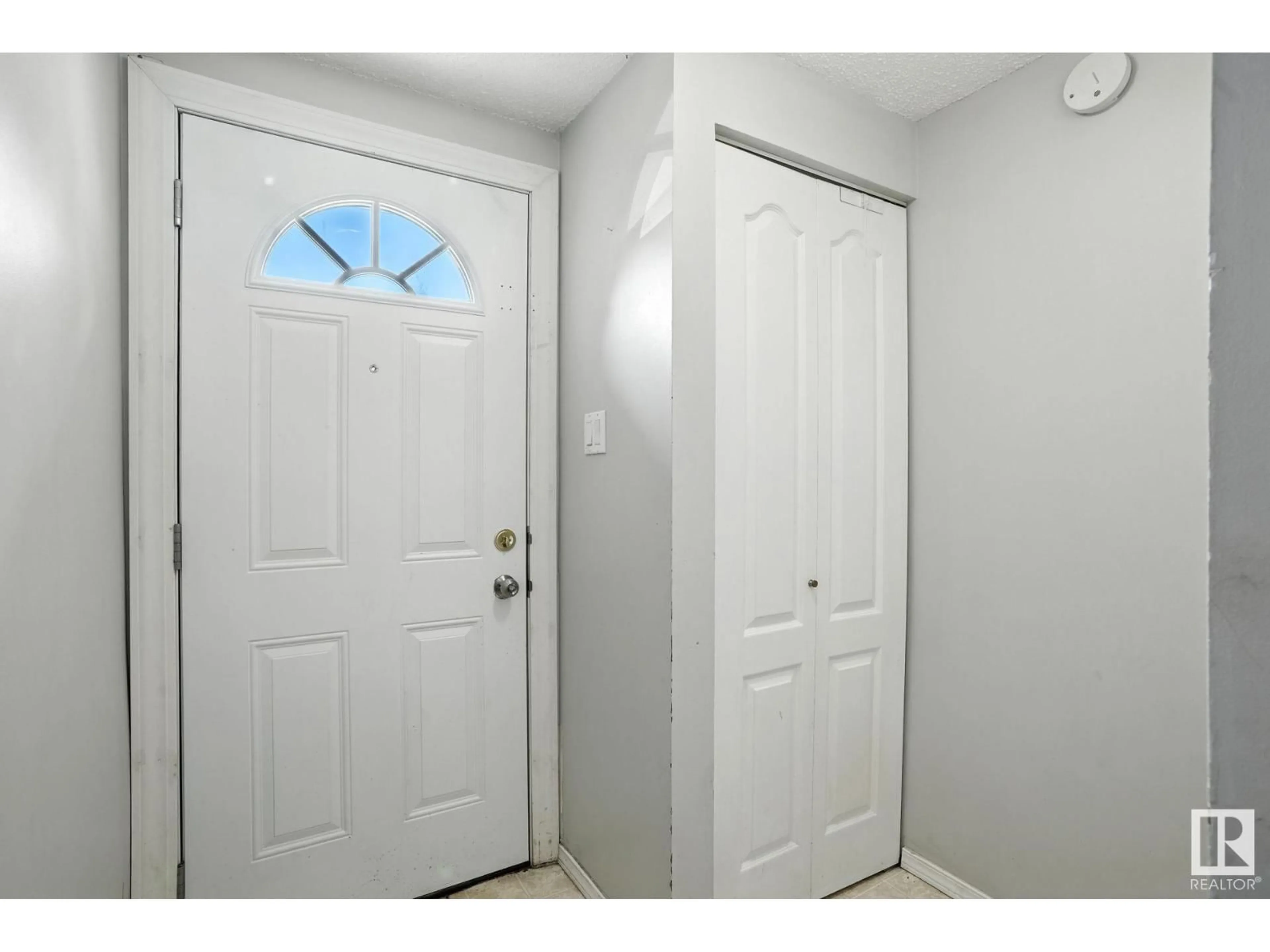 Indoor entryway for 3108 142 AV, Edmonton Alberta T5Y1H2