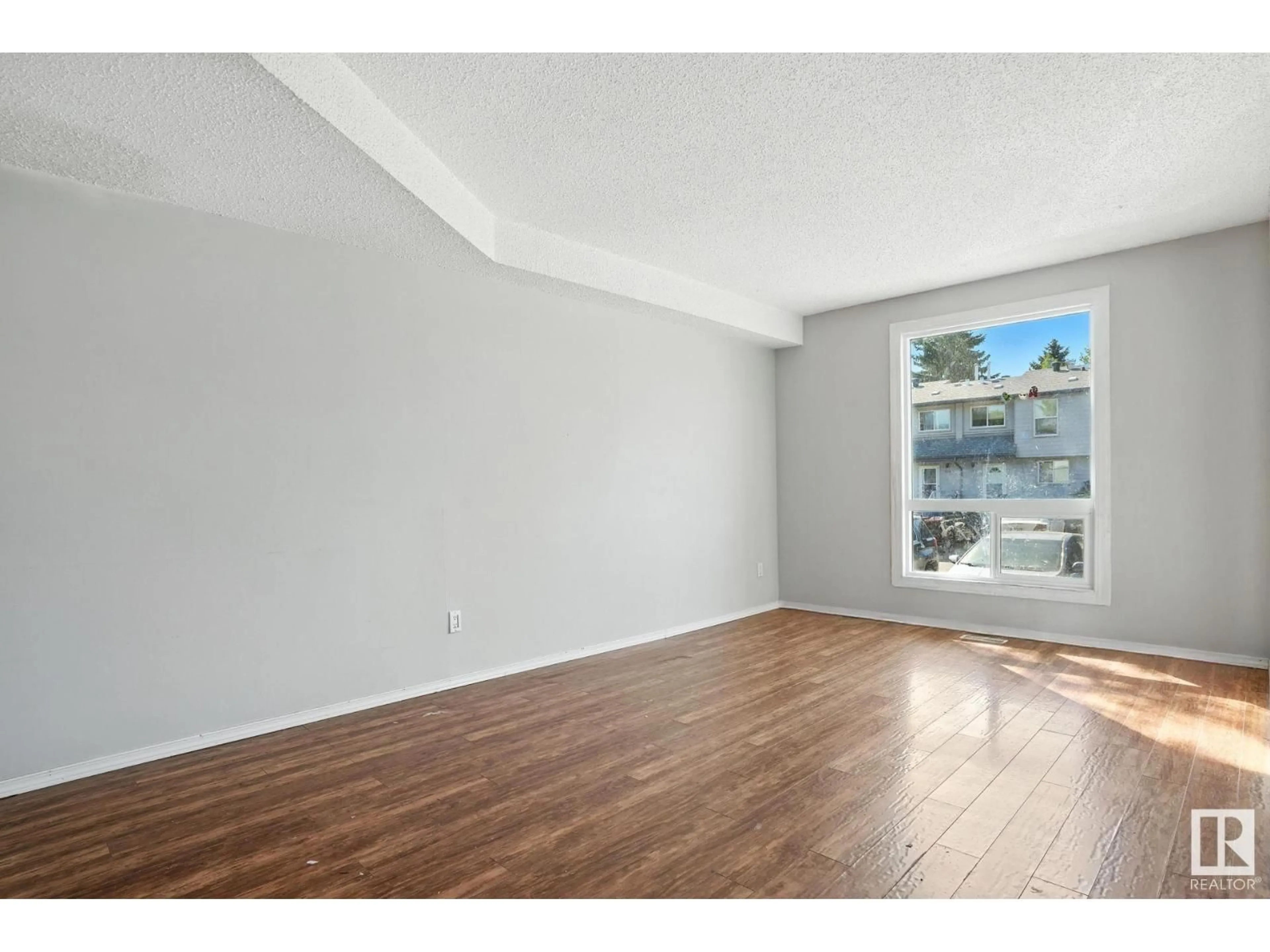 A pic of a room for 3108 142 AV, Edmonton Alberta T5Y1H2