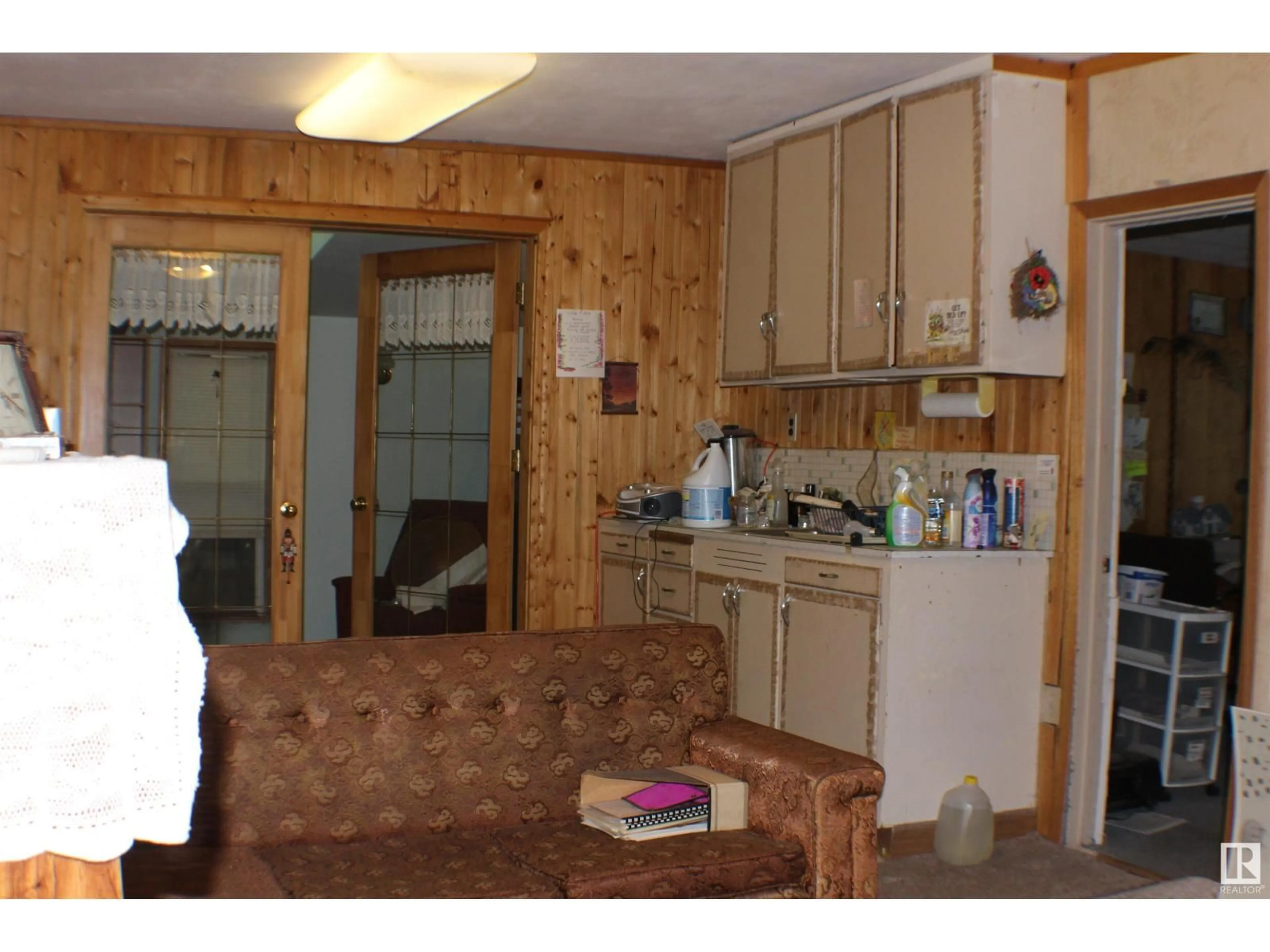 Standard kitchen, wood/laminate floor for 620 LAKESIDE PT, Rural Parkland County Alberta T7Z2T5
