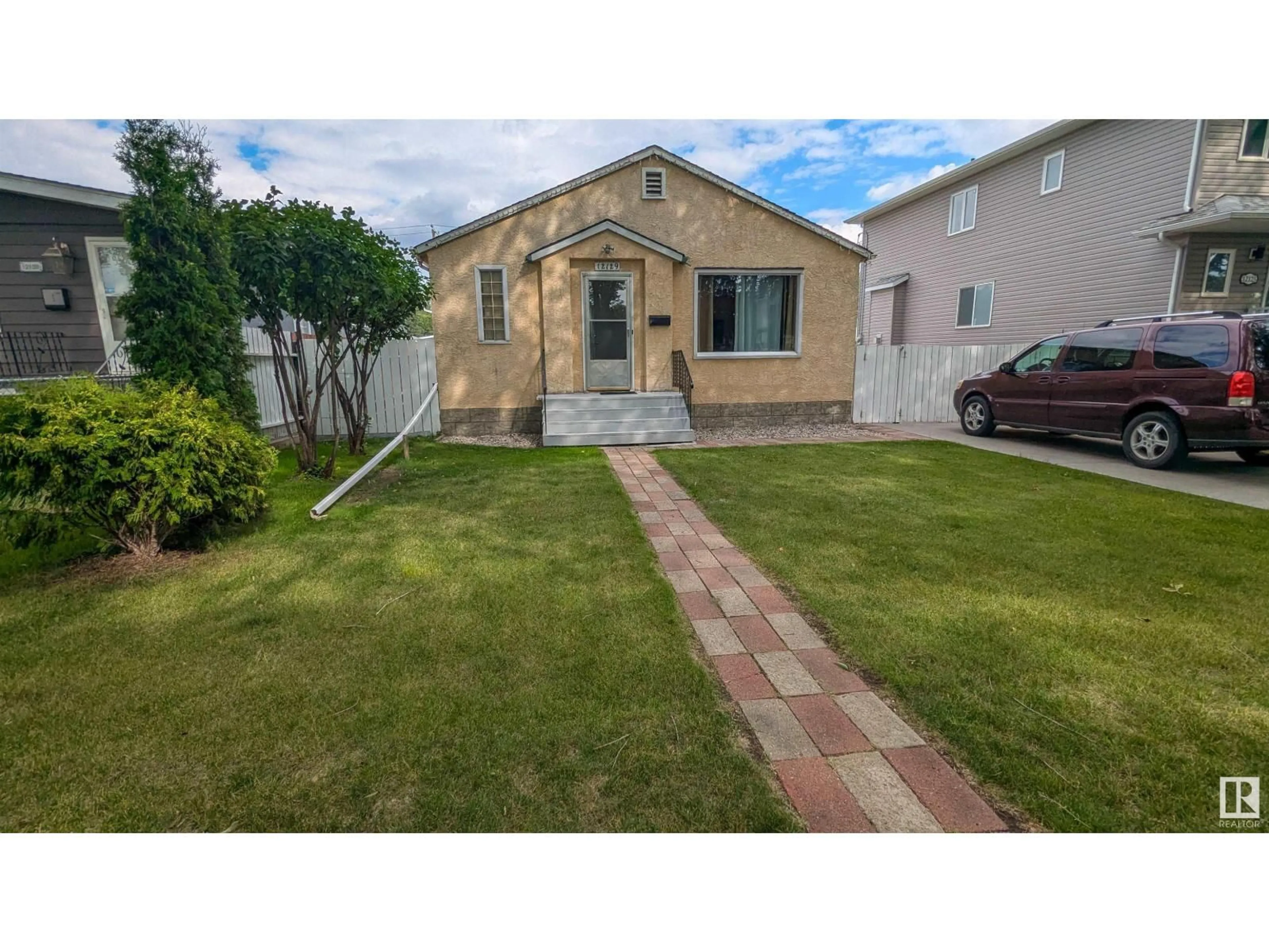 A pic from outside/outdoor area/front of a property/back of a property/a pic from drone, street for NW - 12129 80 ST, Edmonton Alberta T5B2P2