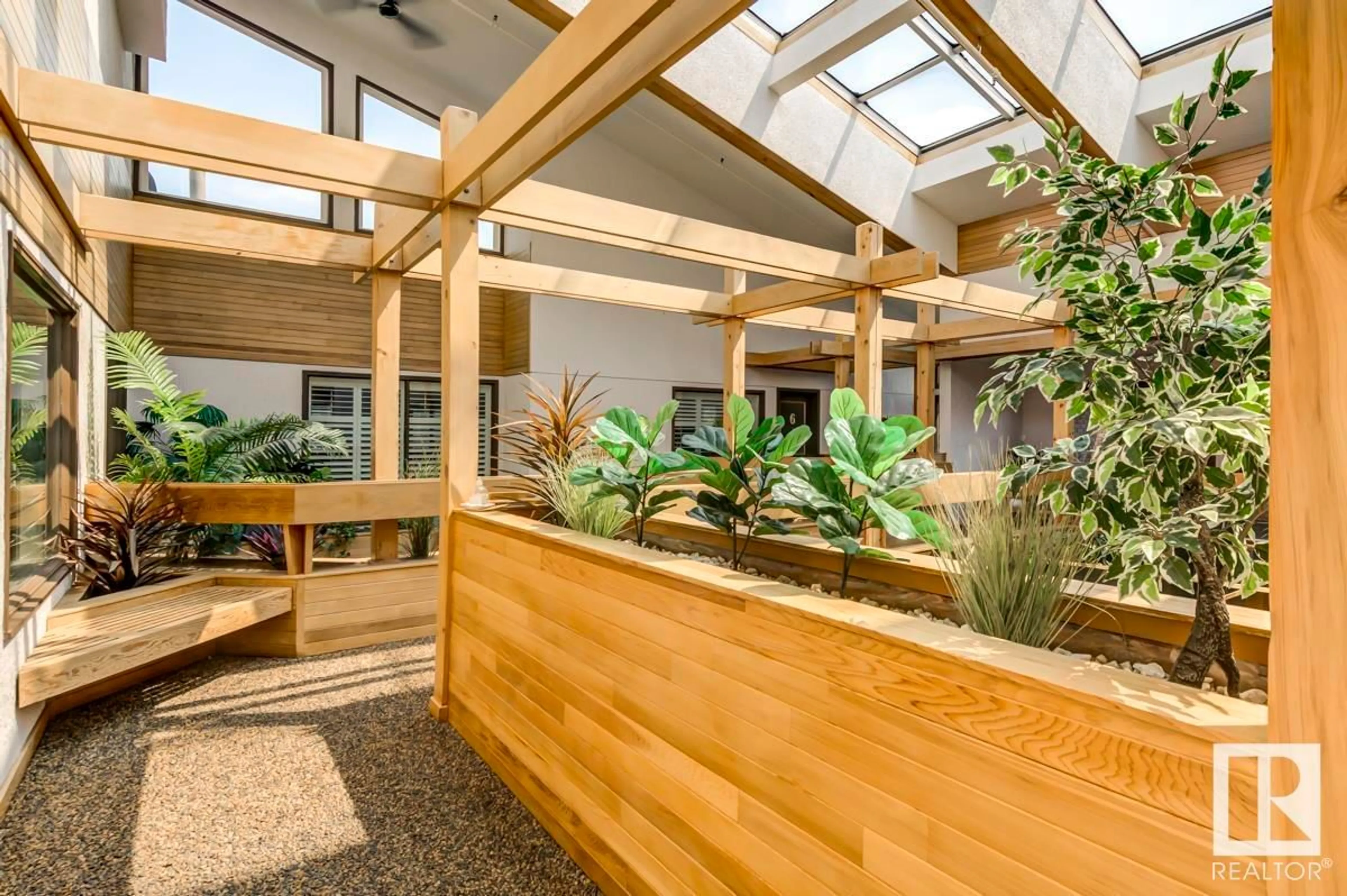 Indoor foyer for #7 - 14820 45 AV NW, Edmonton Alberta T6H5M5