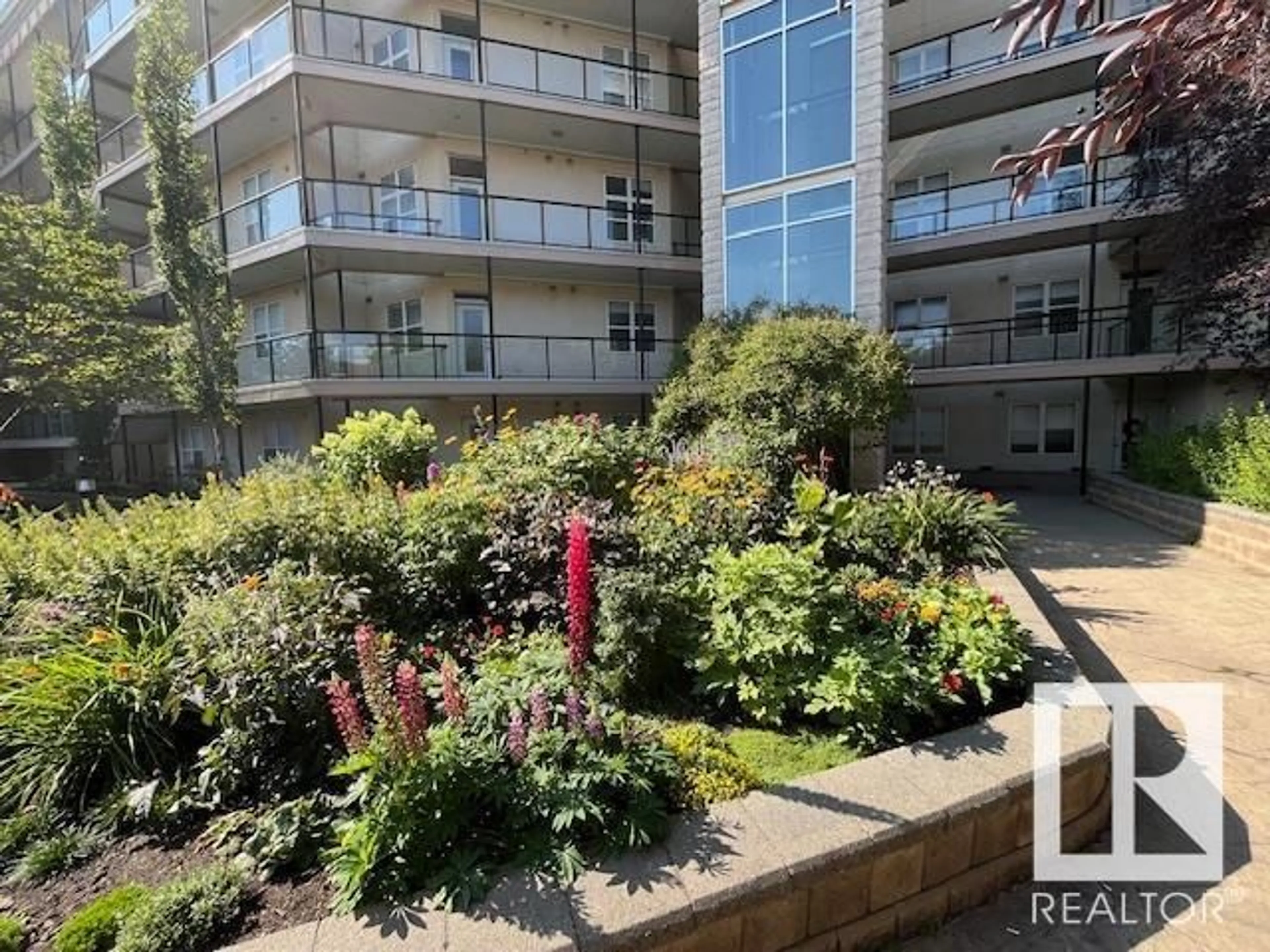 A pic from outside/outdoor area/front of a property/back of a property/a pic from drone, unknown for #119 - 9507 101 AV, Edmonton Alberta T5H4R1