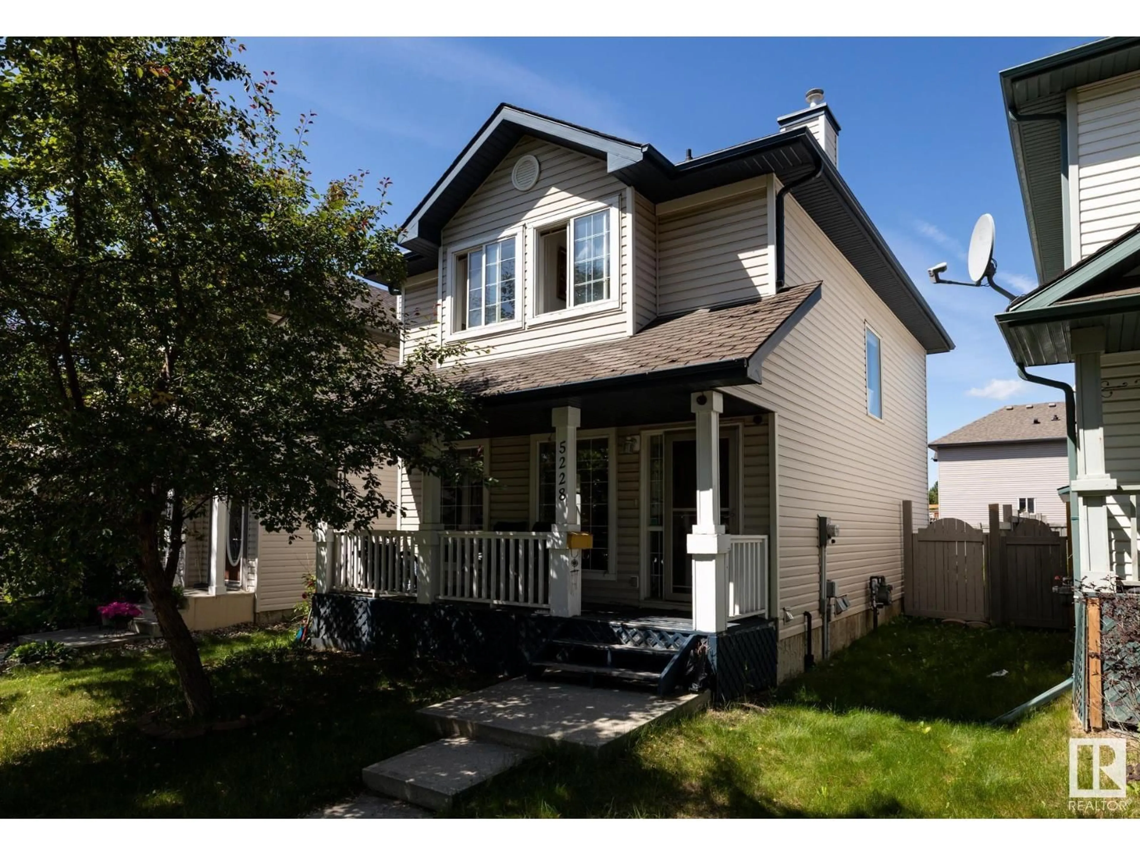 Home with vinyl exterior material, street for NW - 5228 201 ST, Edmonton Alberta T6M2W2