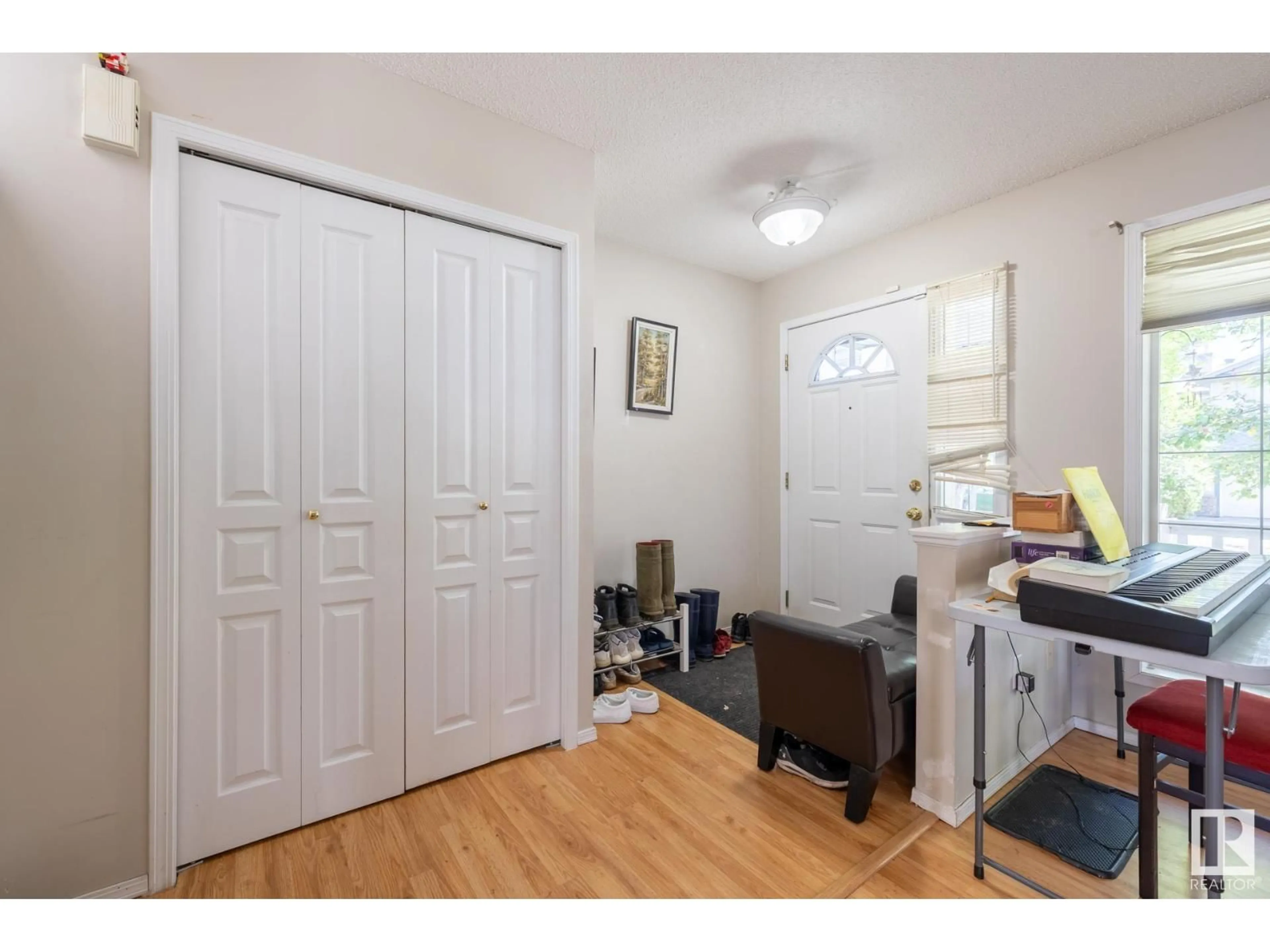 Indoor entryway for NW - 5228 201 ST, Edmonton Alberta T6M2W2