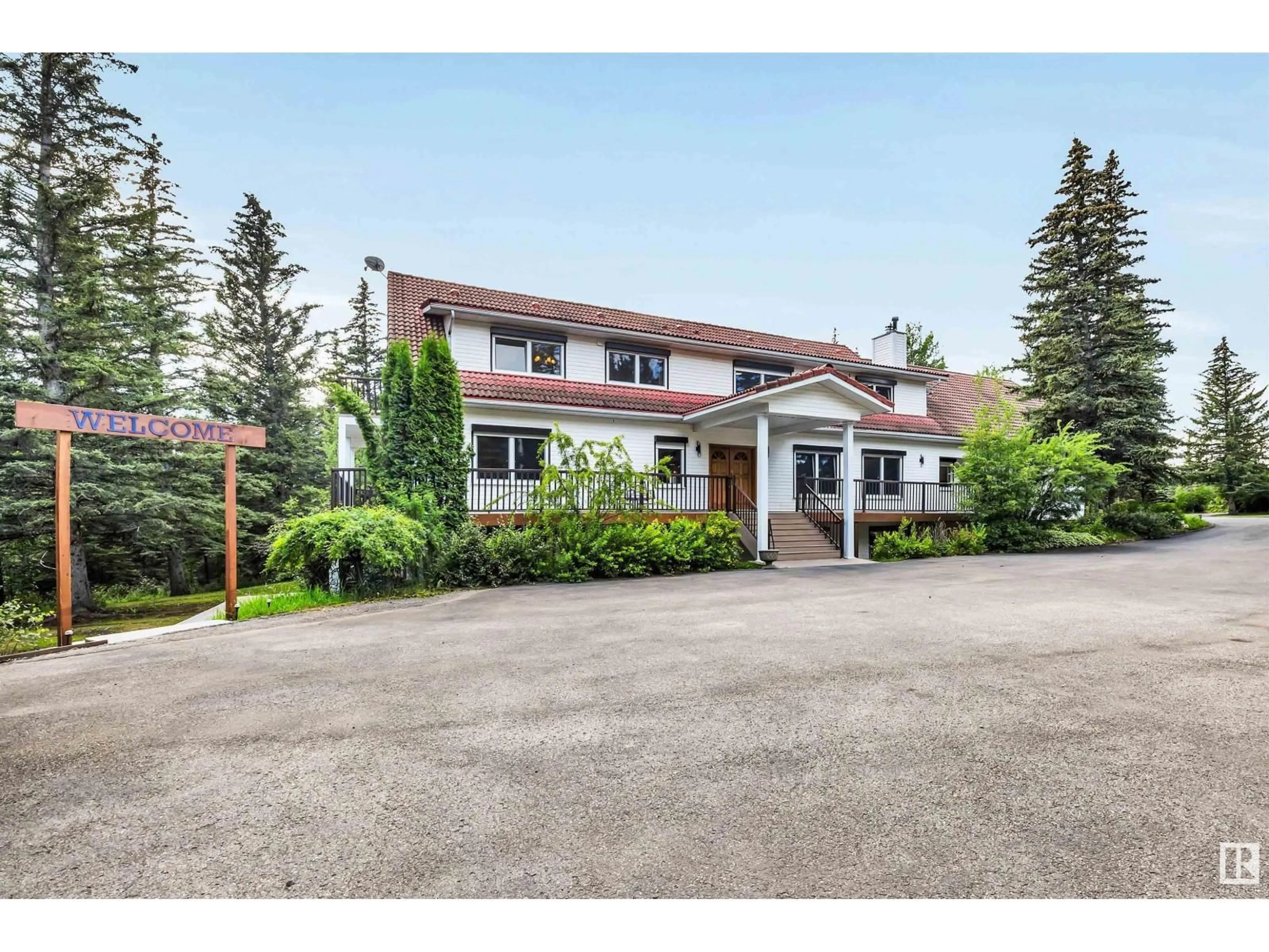 A pic from outside/outdoor area/front of a property/back of a property/a pic from drone, street for 210 SEABOLT ESTATES, Rural Yellowhead Alberta T7V1X2