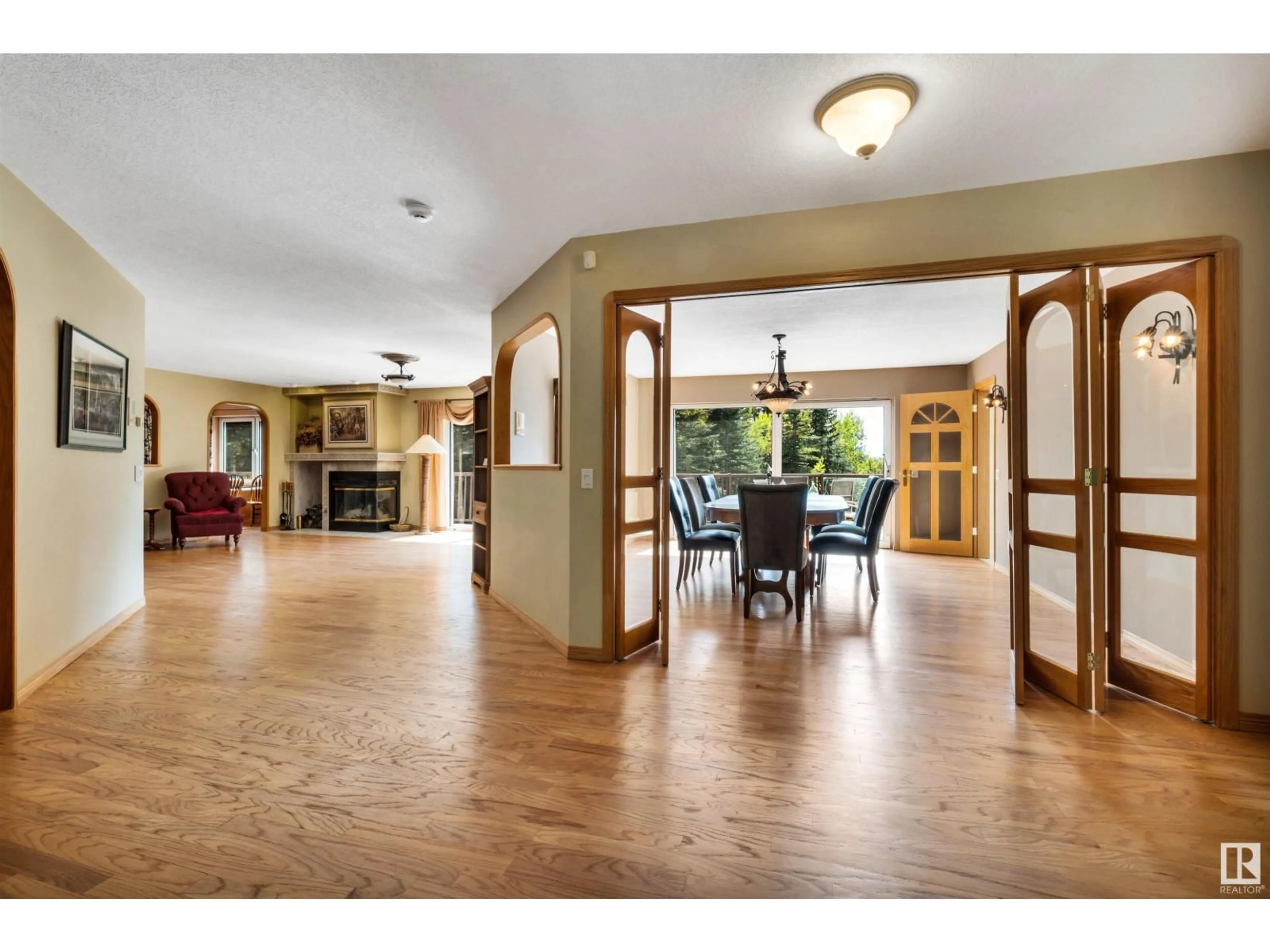 Indoor foyer for 210 SEABOLT ESTATES, Rural Yellowhead Alberta T7V1X2