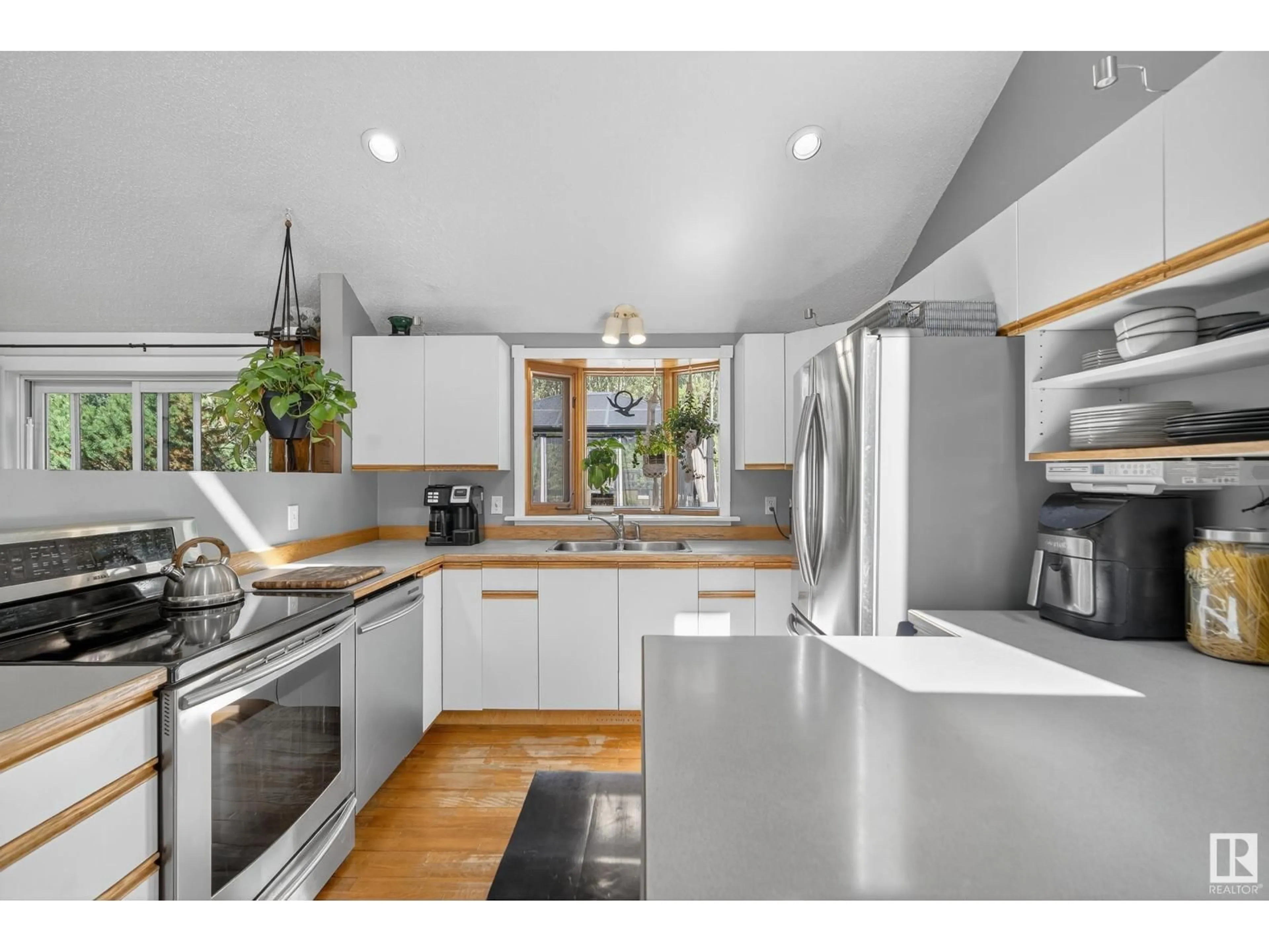 Open concept kitchen, wood/laminate floor for 52510 - 145 RGE ROAD 213, Rural Strathcona County Alberta T8G2E6