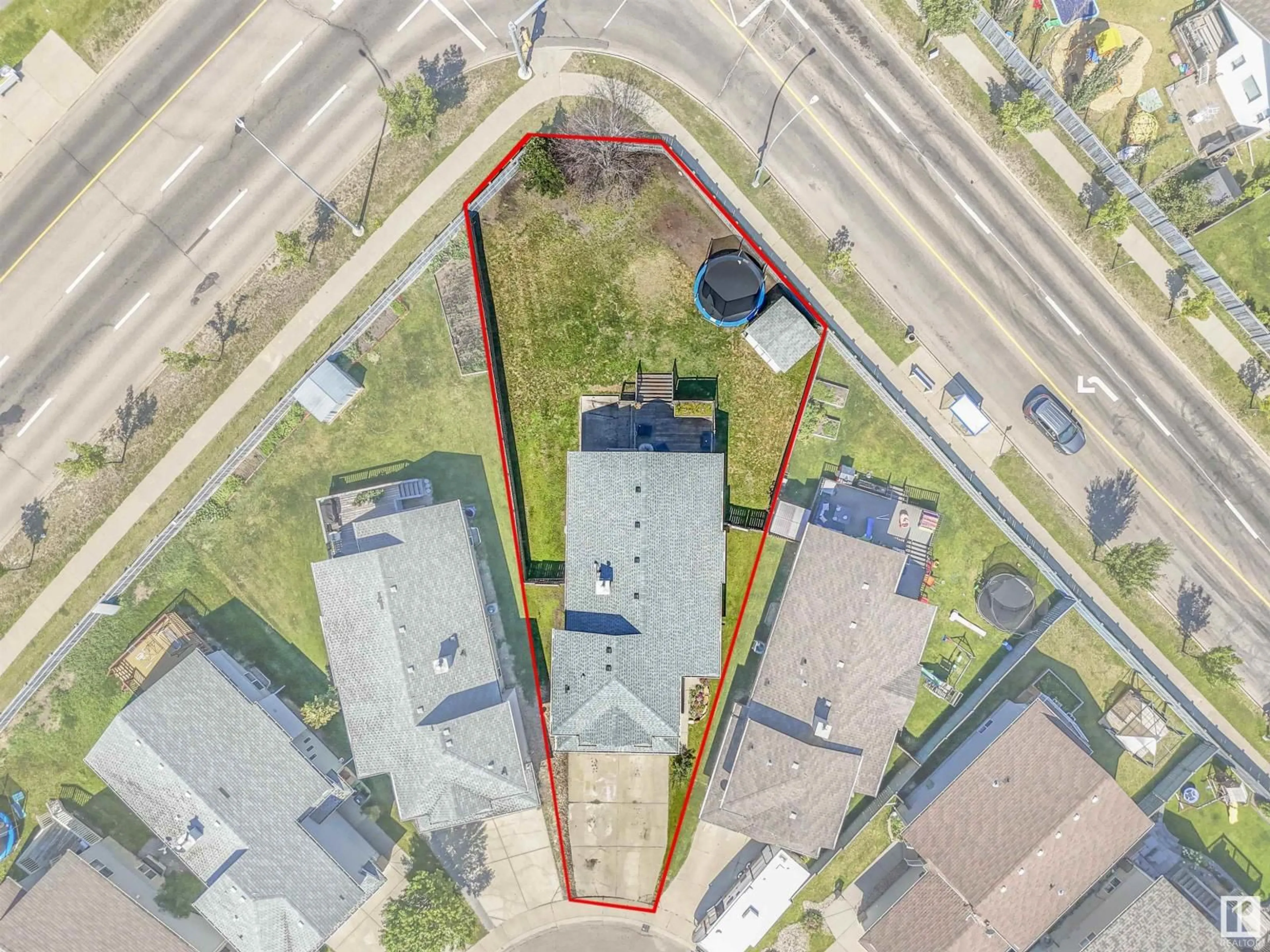 A pic from outside/outdoor area/front of a property/back of a property/a pic from drone, street for NW - 4832 157 AV, Edmonton Alberta T5Y0B7