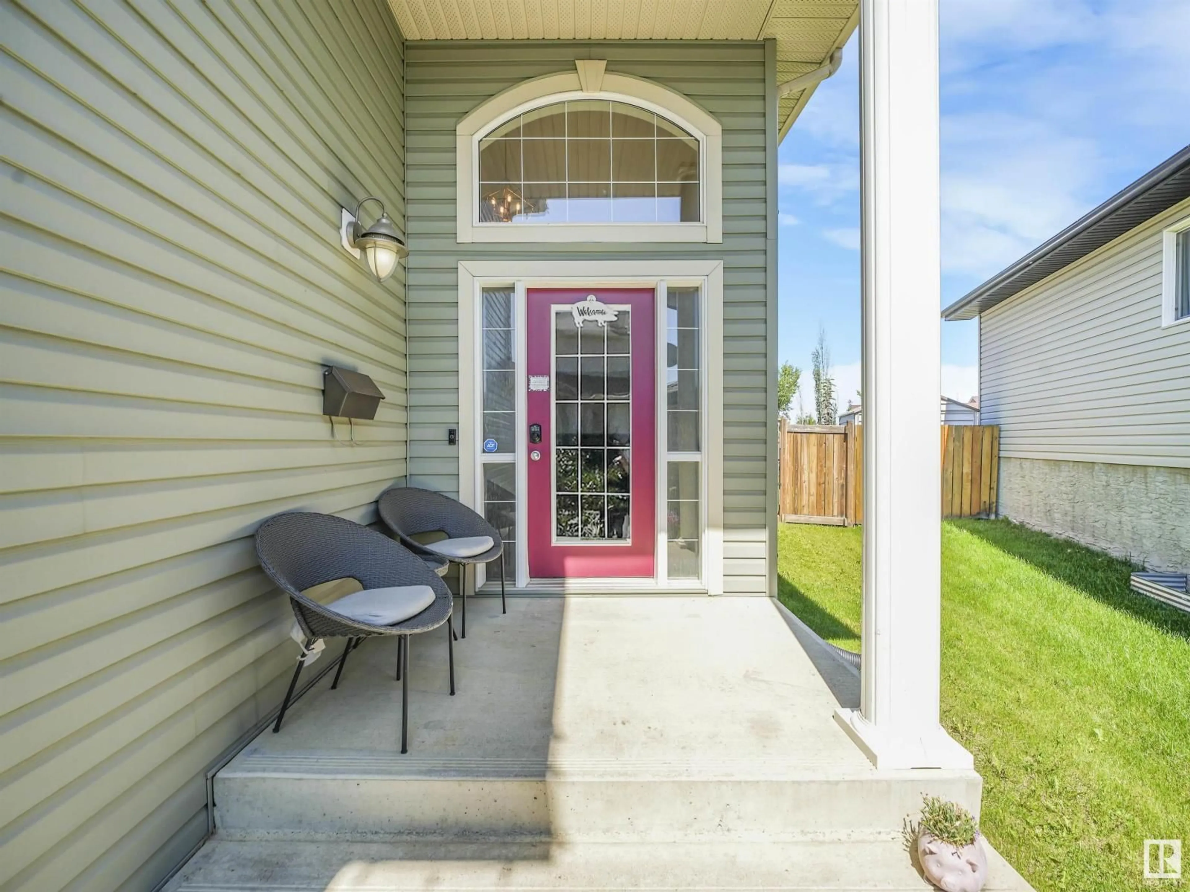 Indoor entryway for NW - 4832 157 AV, Edmonton Alberta T5Y0B7