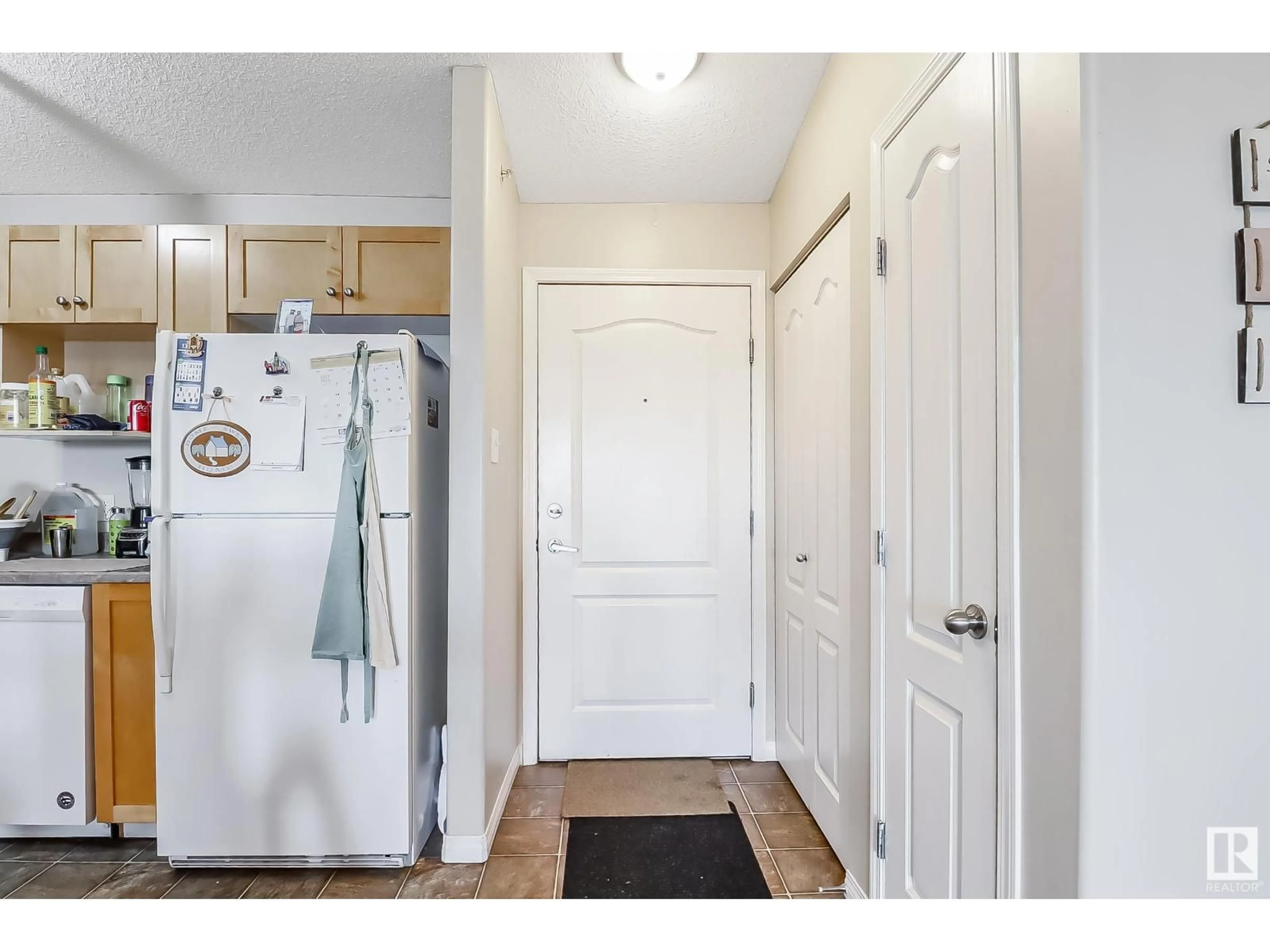 Indoor entryway for 111 - 415 EDWARDS DR, Edmonton Alberta T6X0C4