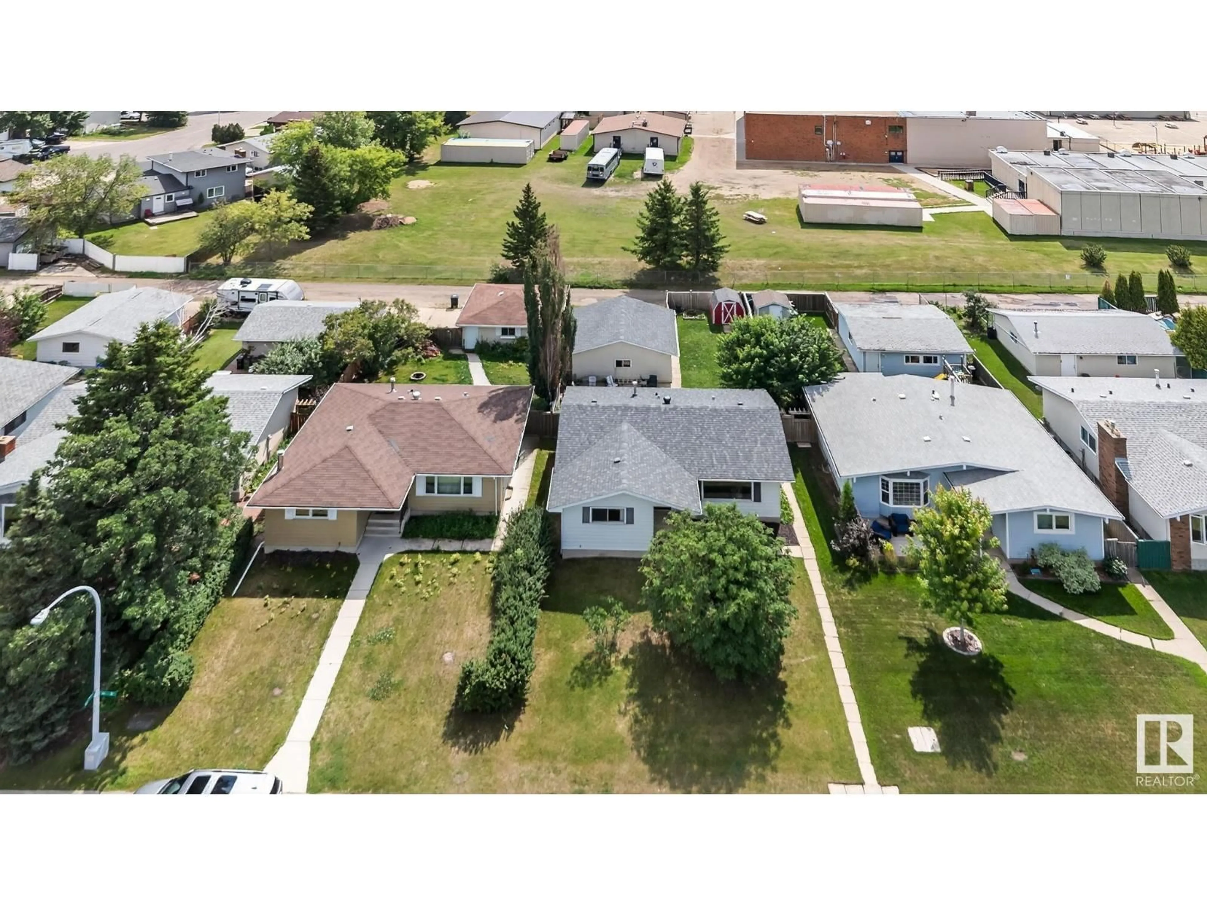 A pic from outside/outdoor area/front of a property/back of a property/a pic from drone, street for 8719 40 AV, Edmonton Alberta T6K1G9