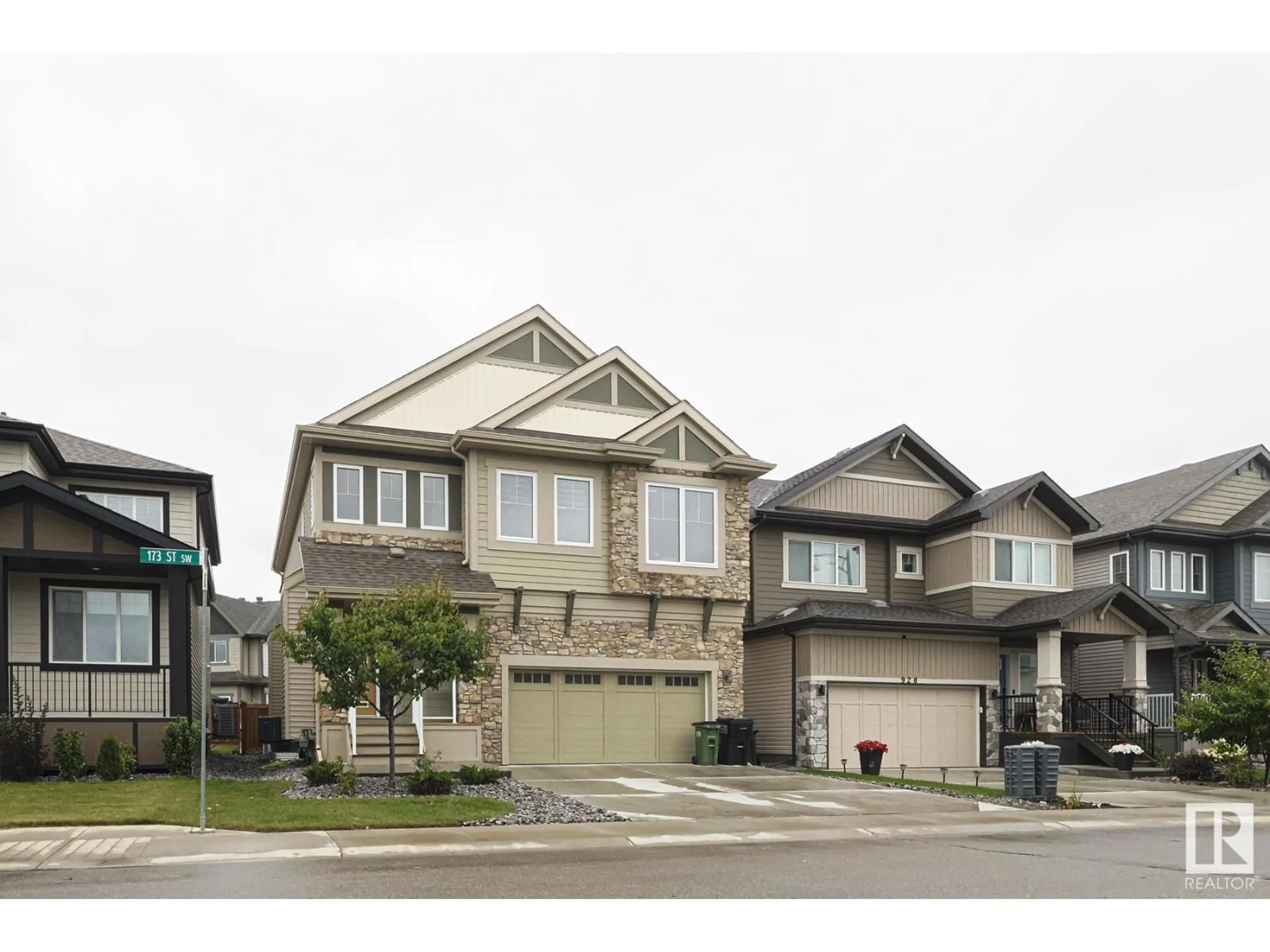 Home with vinyl exterior material, street for SW SW - 924 173 ST, Edmonton Alberta T6W3V5