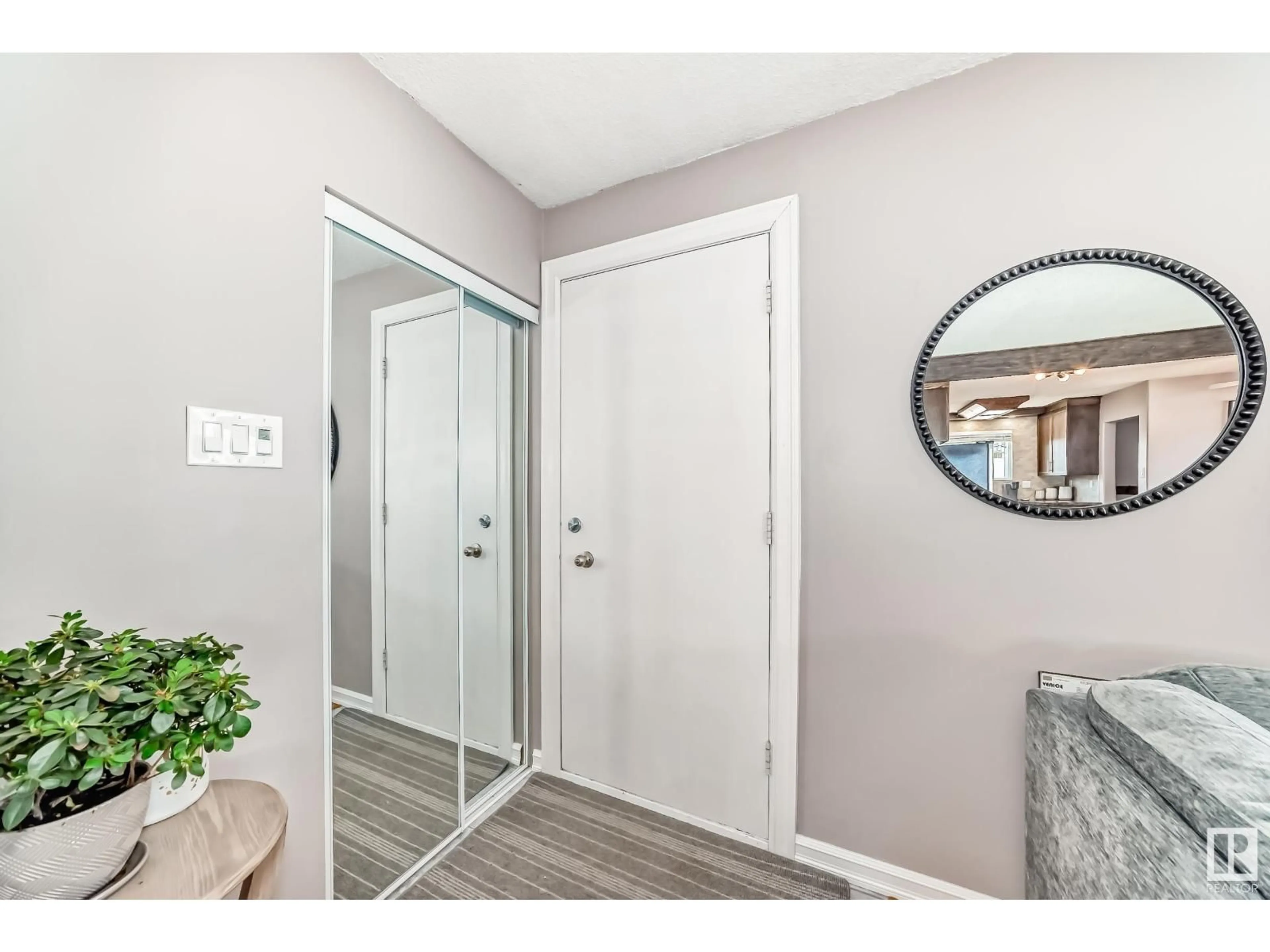 Indoor entryway for 8511 70 ST, Edmonton Alberta T6B1W6