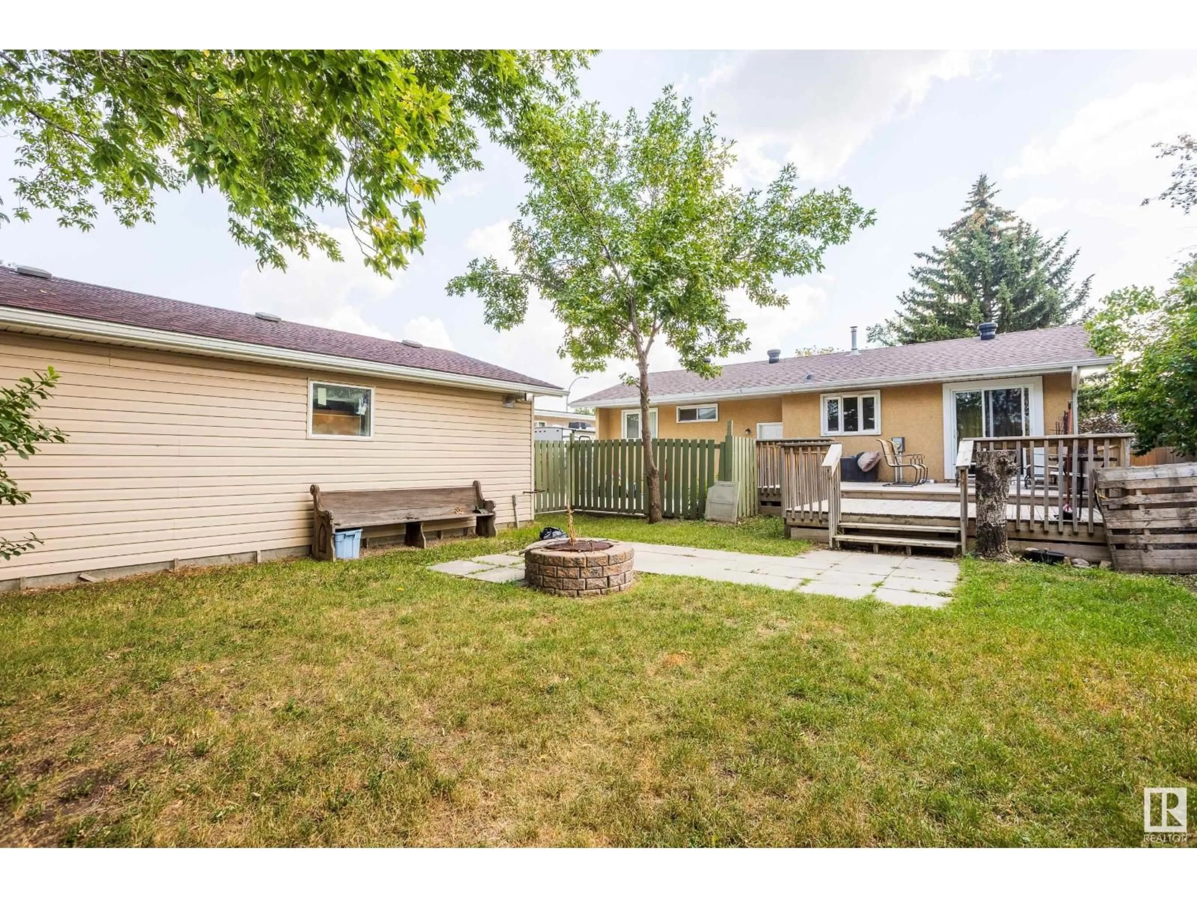 Patio, street for 9008 99A AV, Morinville Alberta T8R1K3