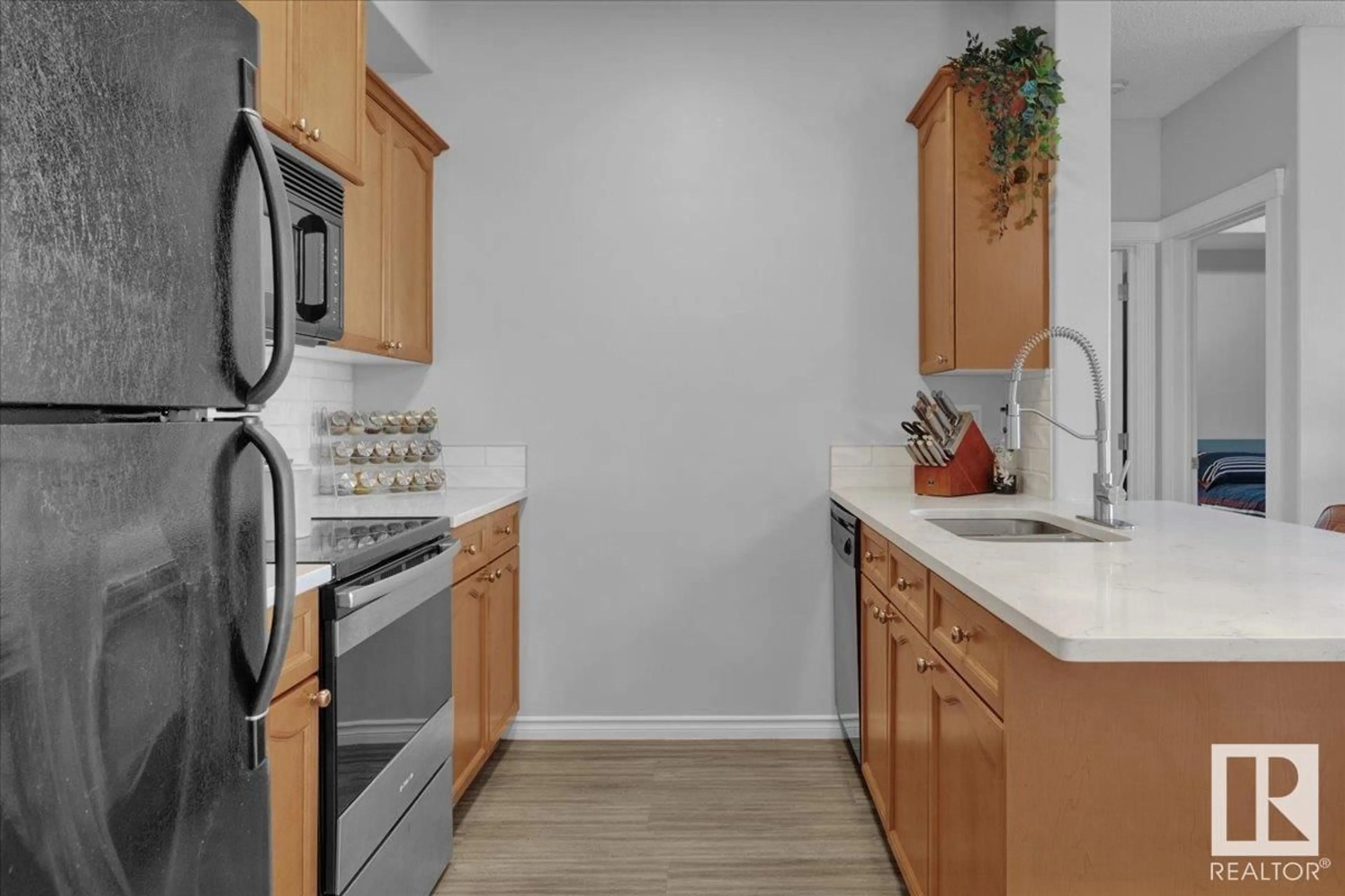Standard kitchen, unknown for 429 16807 100 AV NW, Edmonton Alberta T5P4Z6