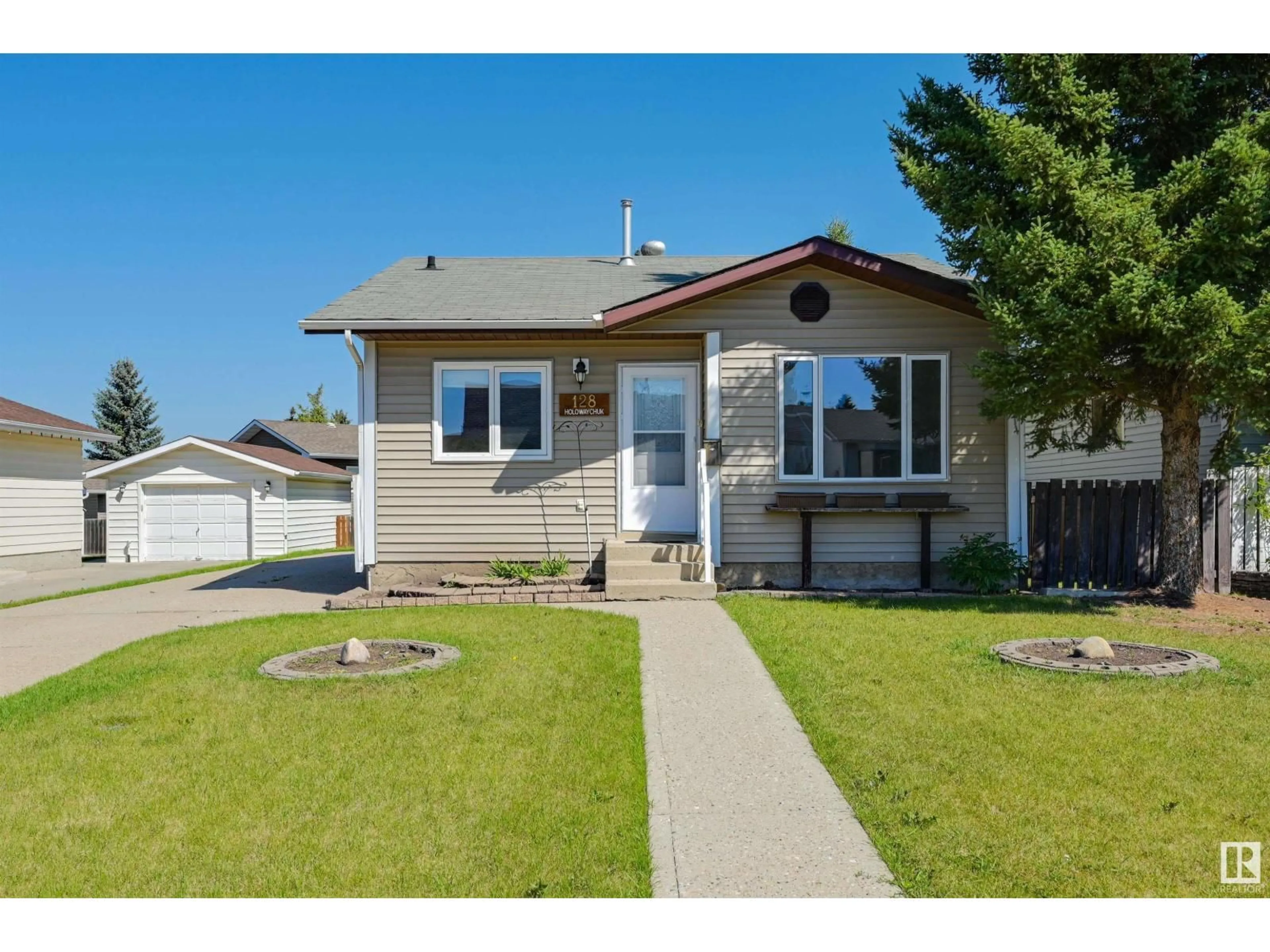 Home with vinyl exterior material, street for 128 WESTBOURNE RD, Spruce Grove Alberta T5X1S3