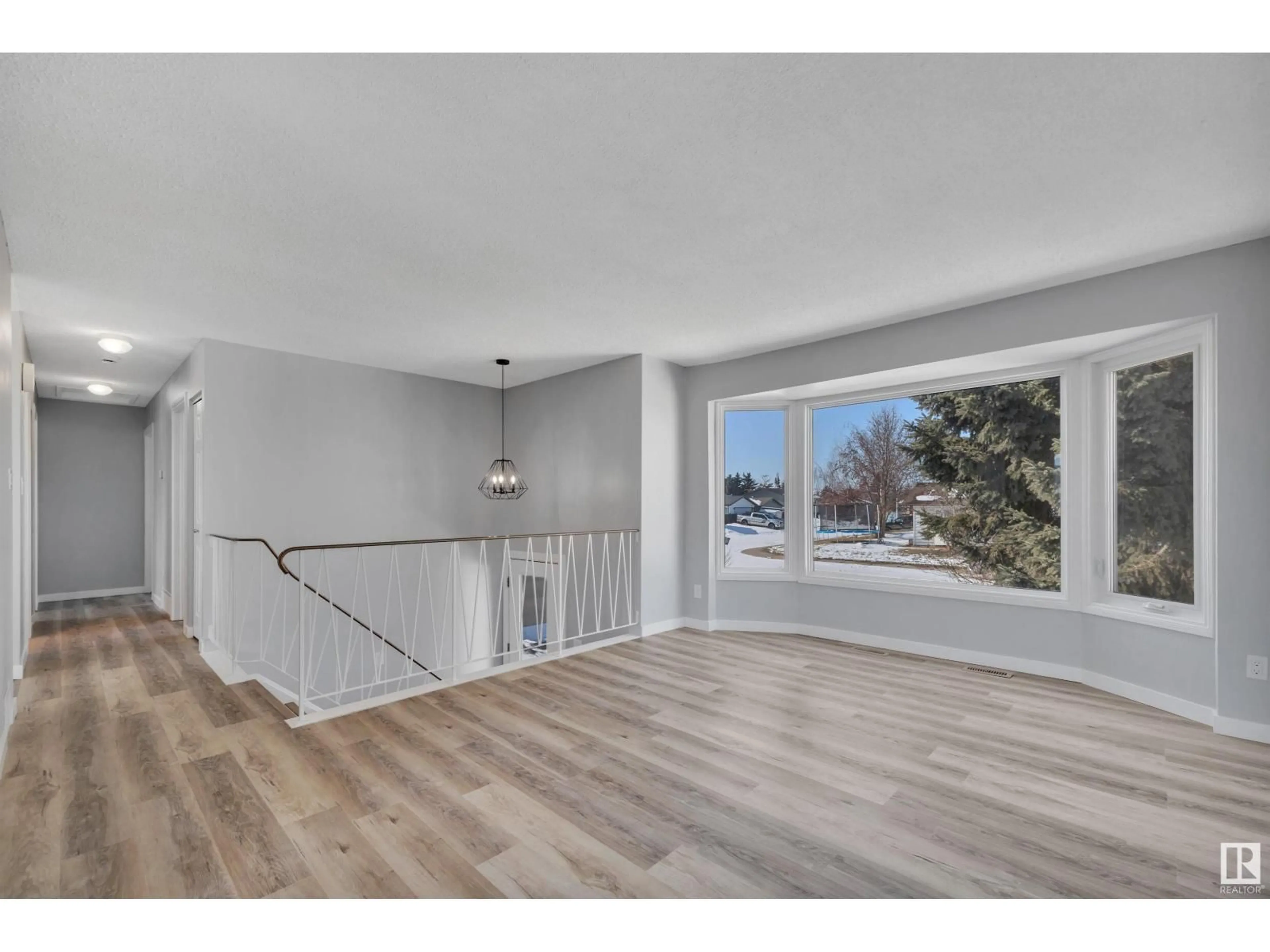 Unknown for 2103 45 ST, Edmonton Alberta T6L2T9