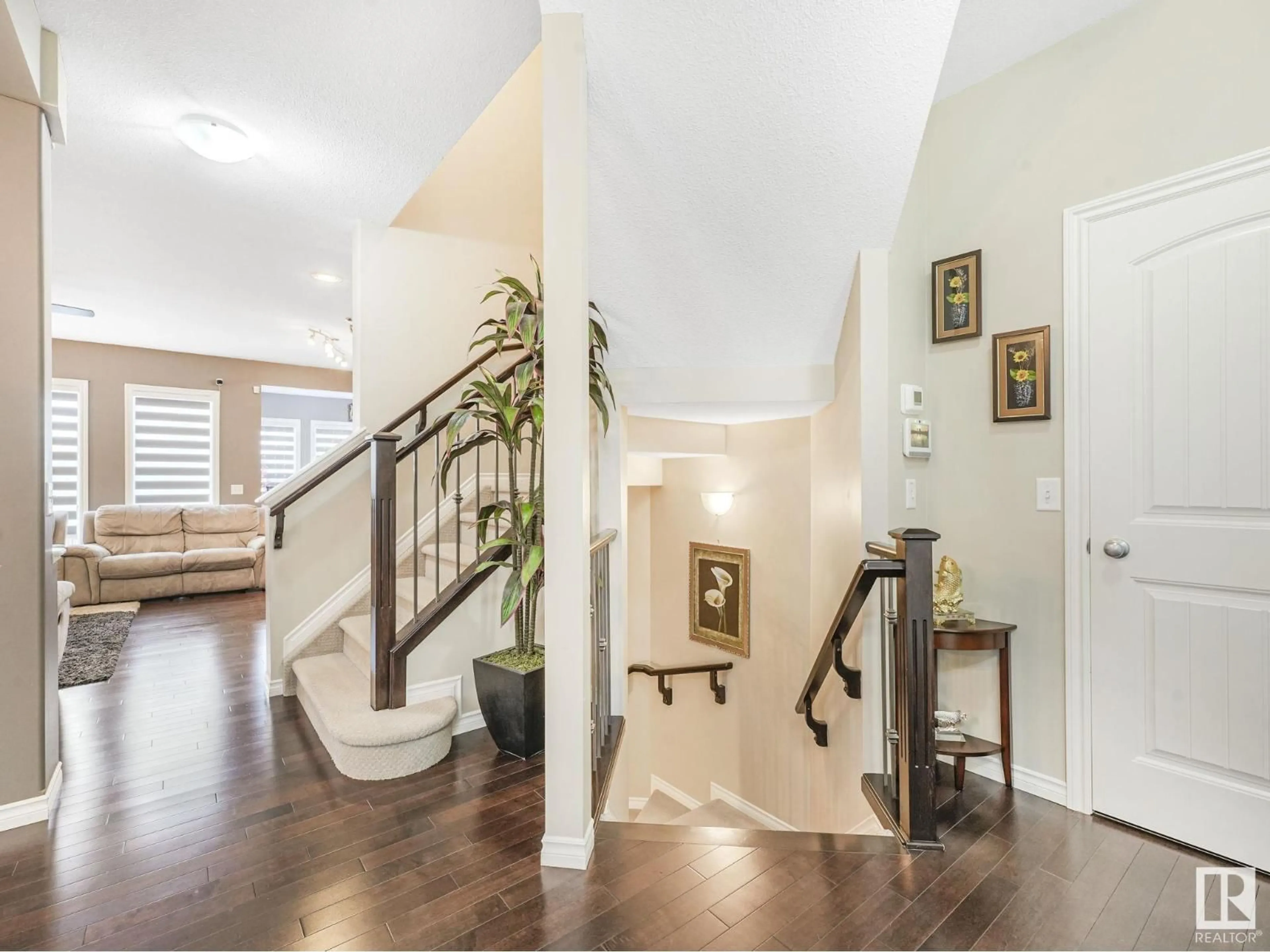 Indoor entryway for SW - 6126 17A AV, Edmonton Alberta T6X0W2