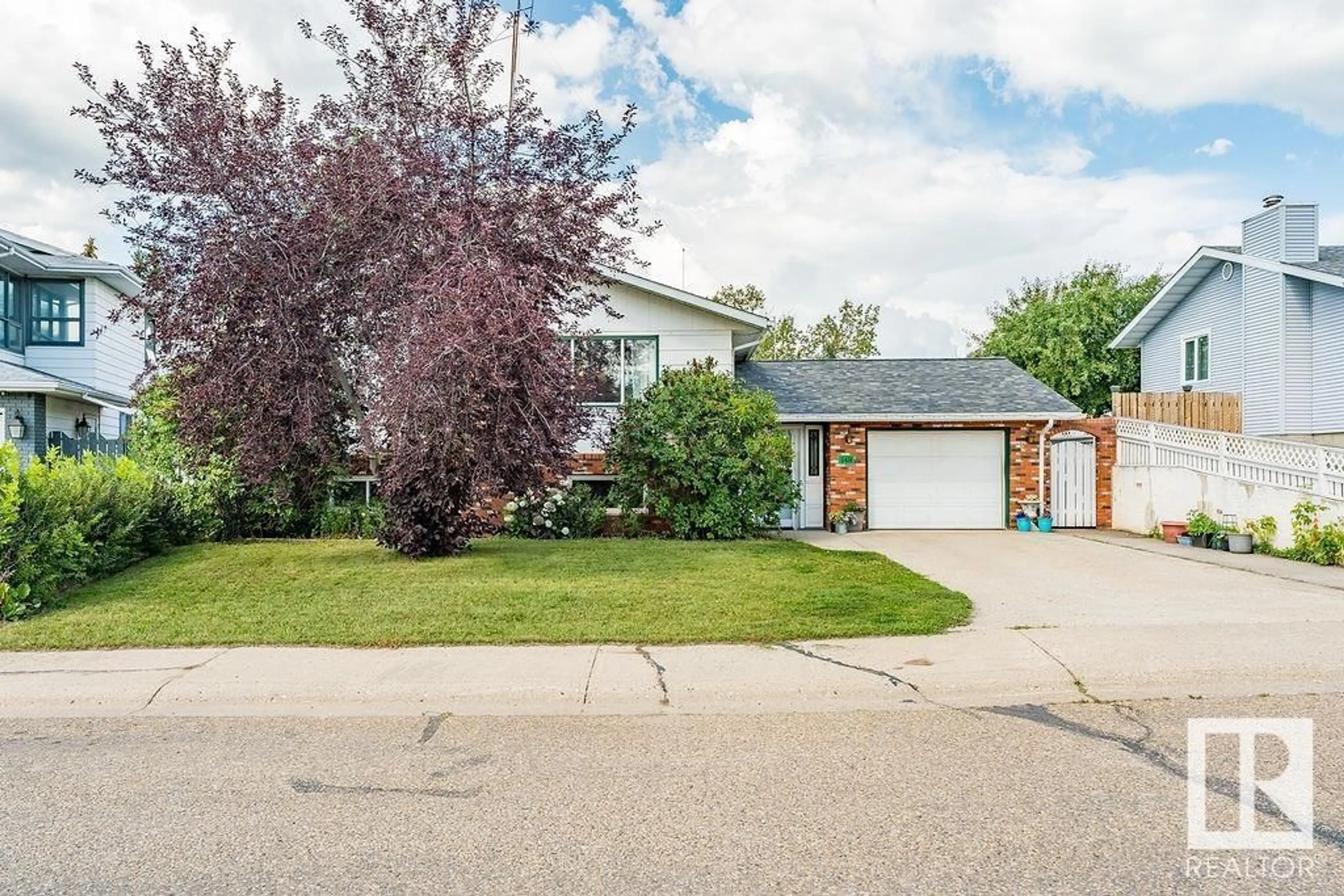 Home with vinyl exterior material, street for 148 WILLOW DR, Wetaskiwin Alberta T9A2W8