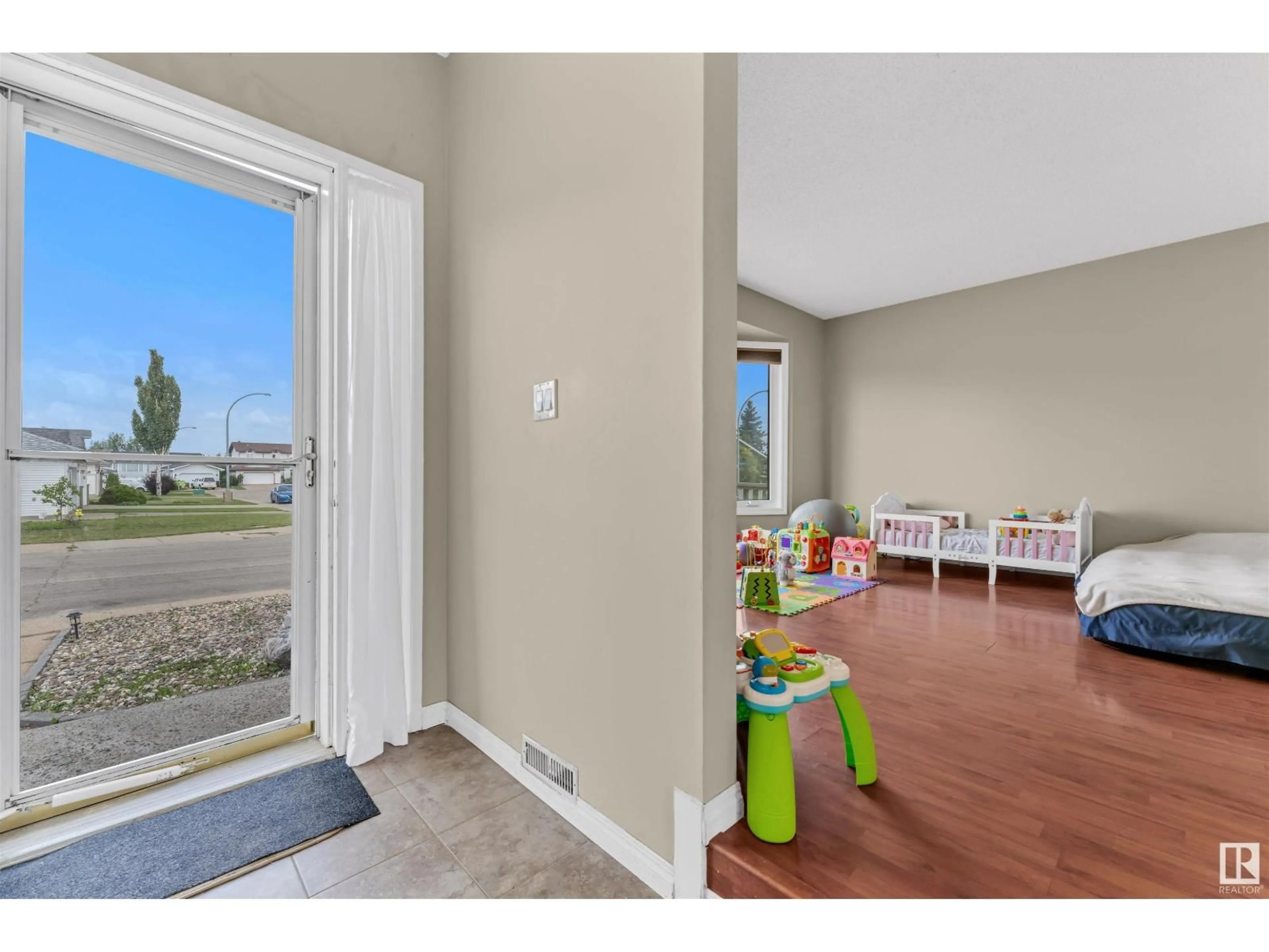 Indoor entryway for 18615 75 AV, Edmonton Alberta T5T5J9