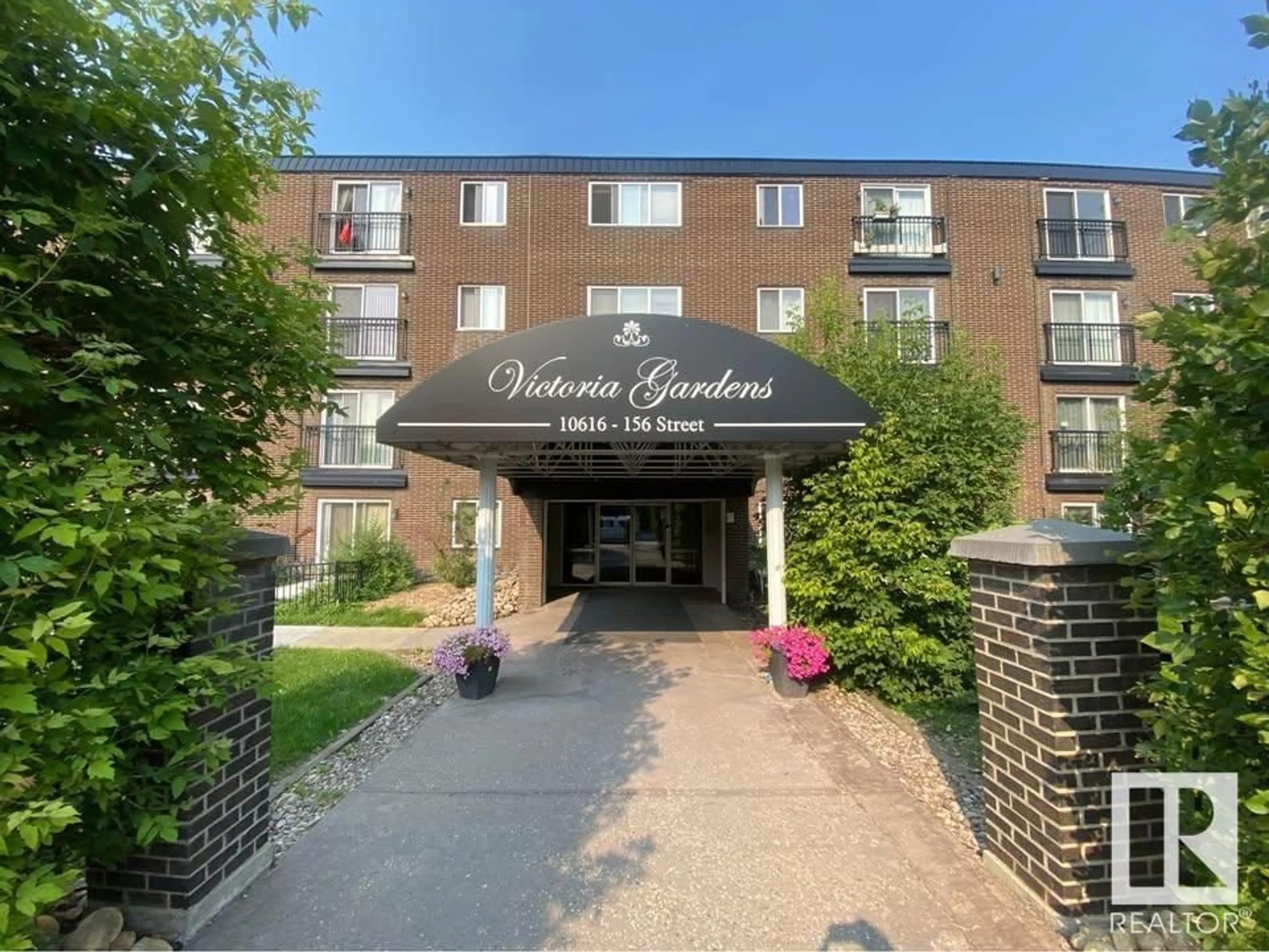 Indoor foyer for #206 - 10616 156 ST, Edmonton Alberta T5P2S1