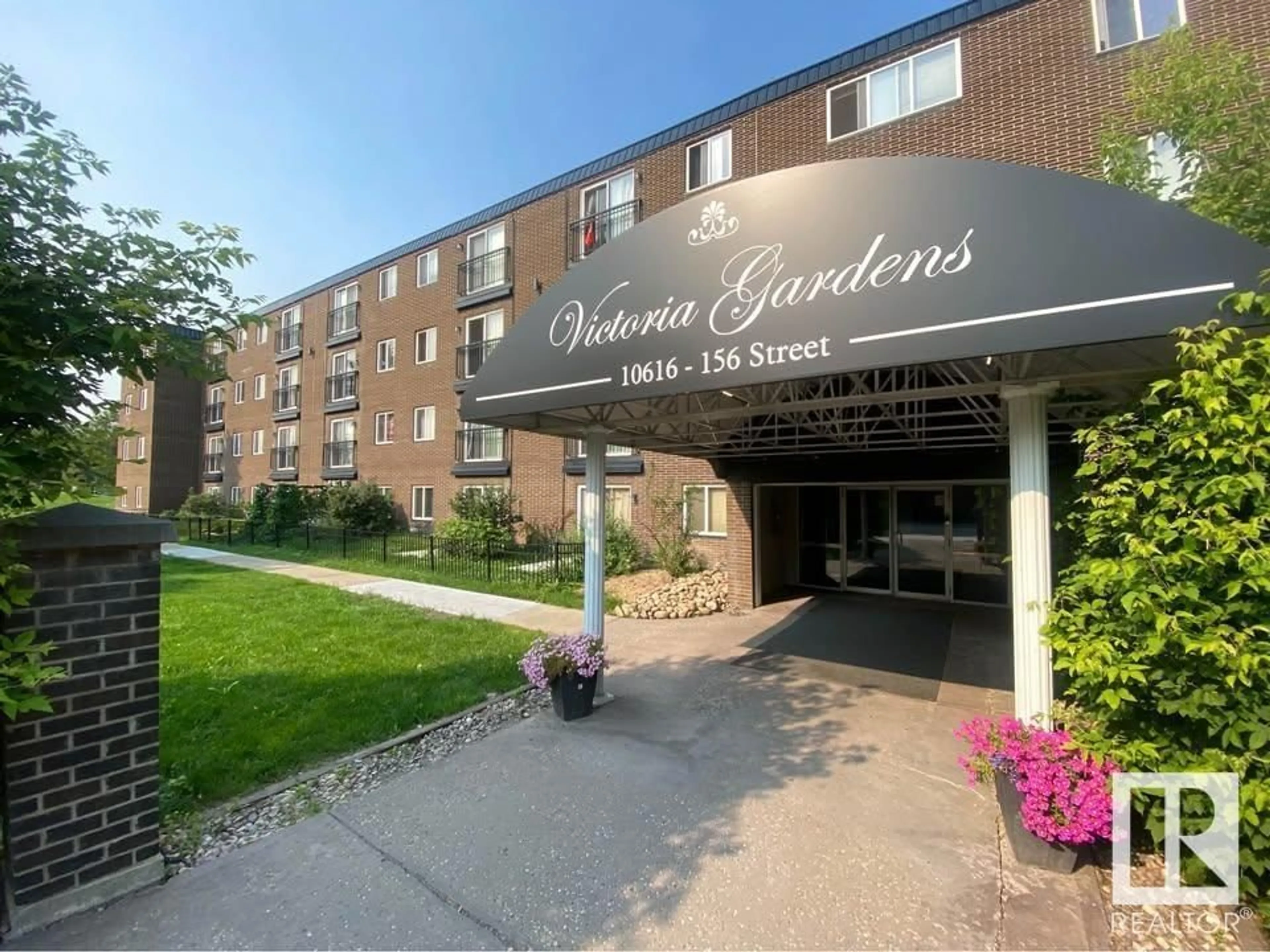 Indoor foyer for #206 - 10616 156 ST, Edmonton Alberta T5P2S1