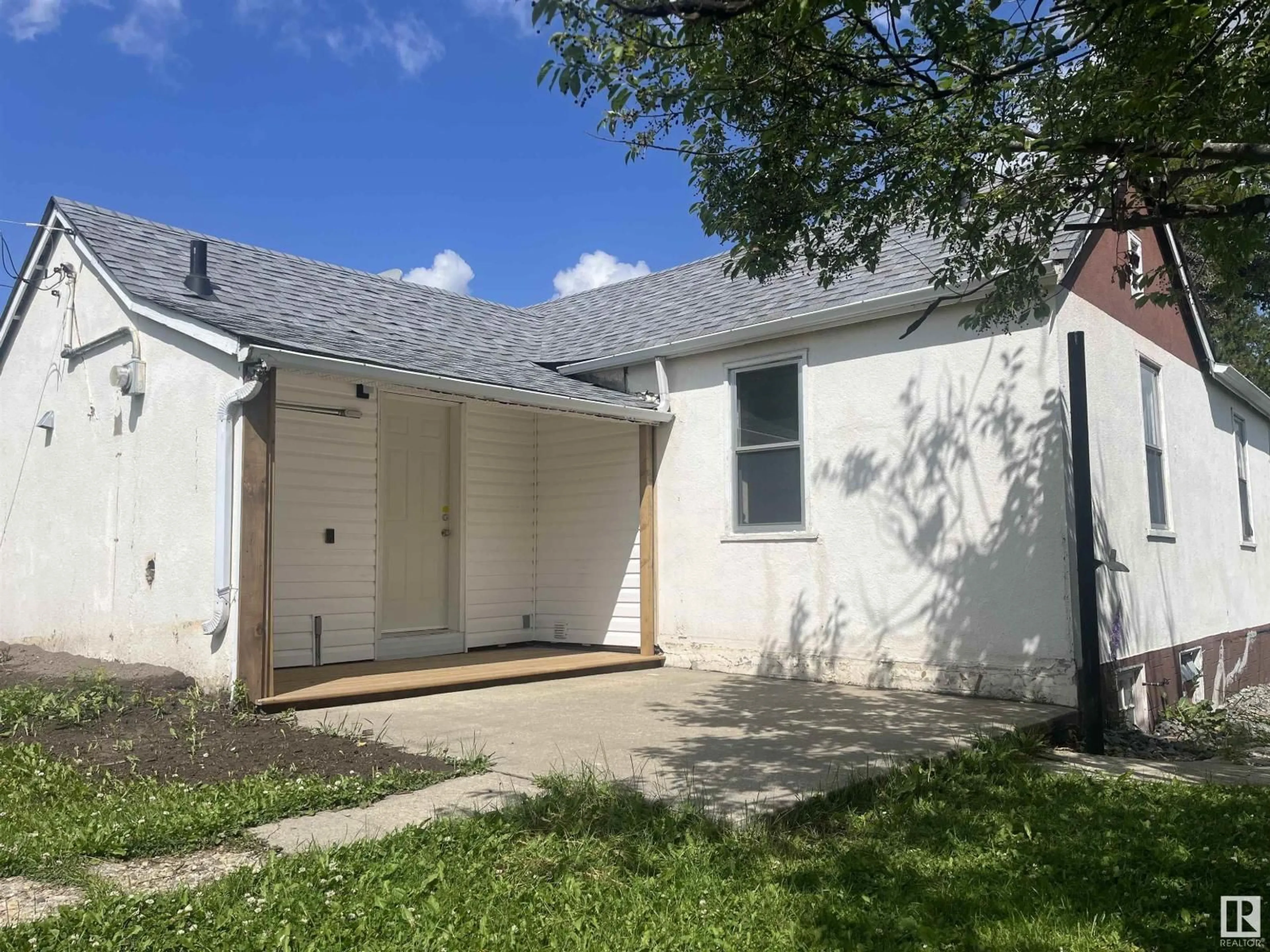 Home with vinyl exterior material, street for 4811 48 AVE, Evansburg Alberta T0E0T0