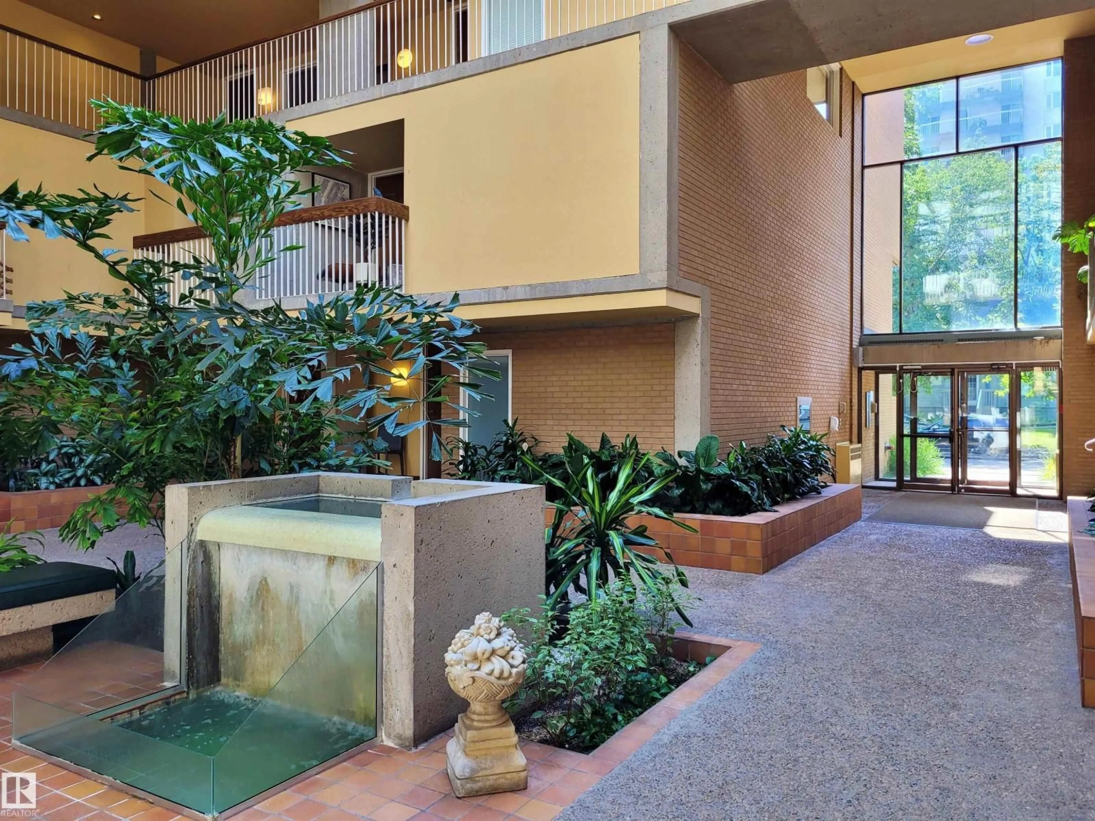 Indoor foyer for #314 - 11220 99 AV, Edmonton Alberta T5K2K6