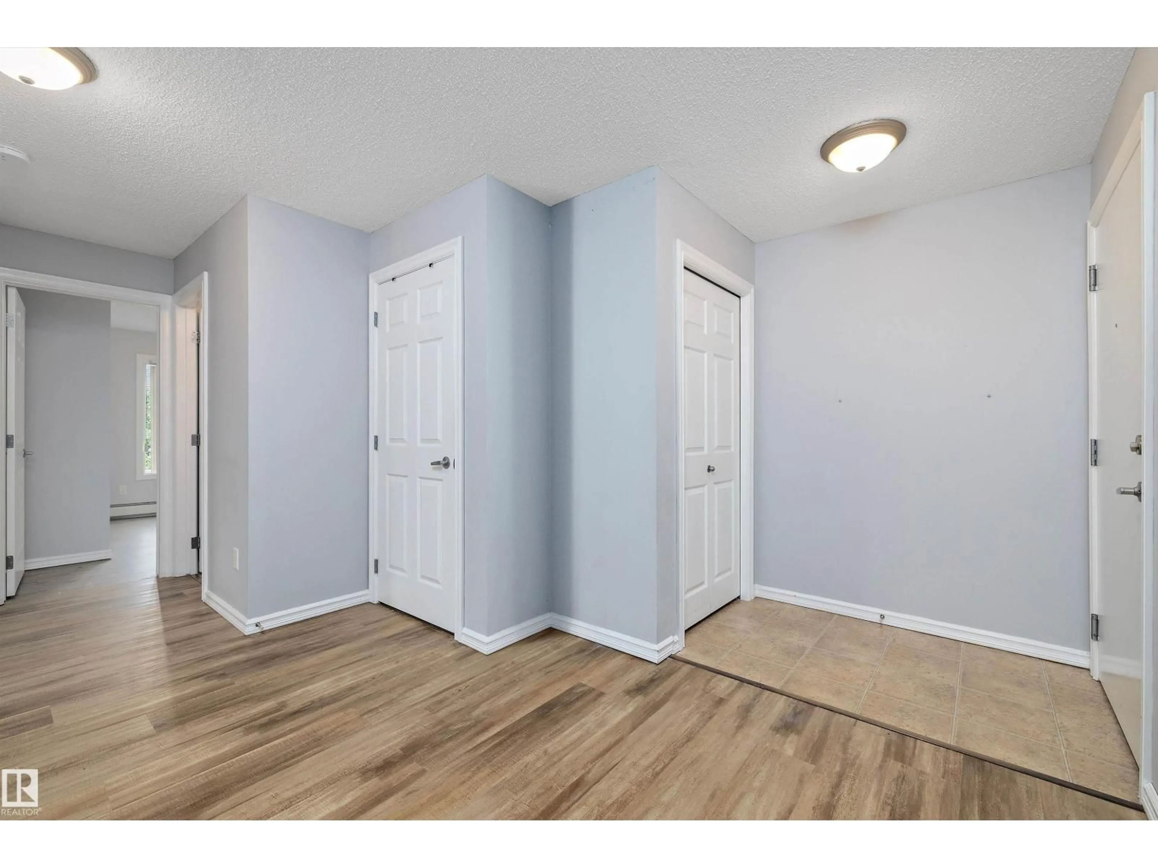 Indoor entryway for 201 - 4407 23 ST, Edmonton Alberta T6T0B9