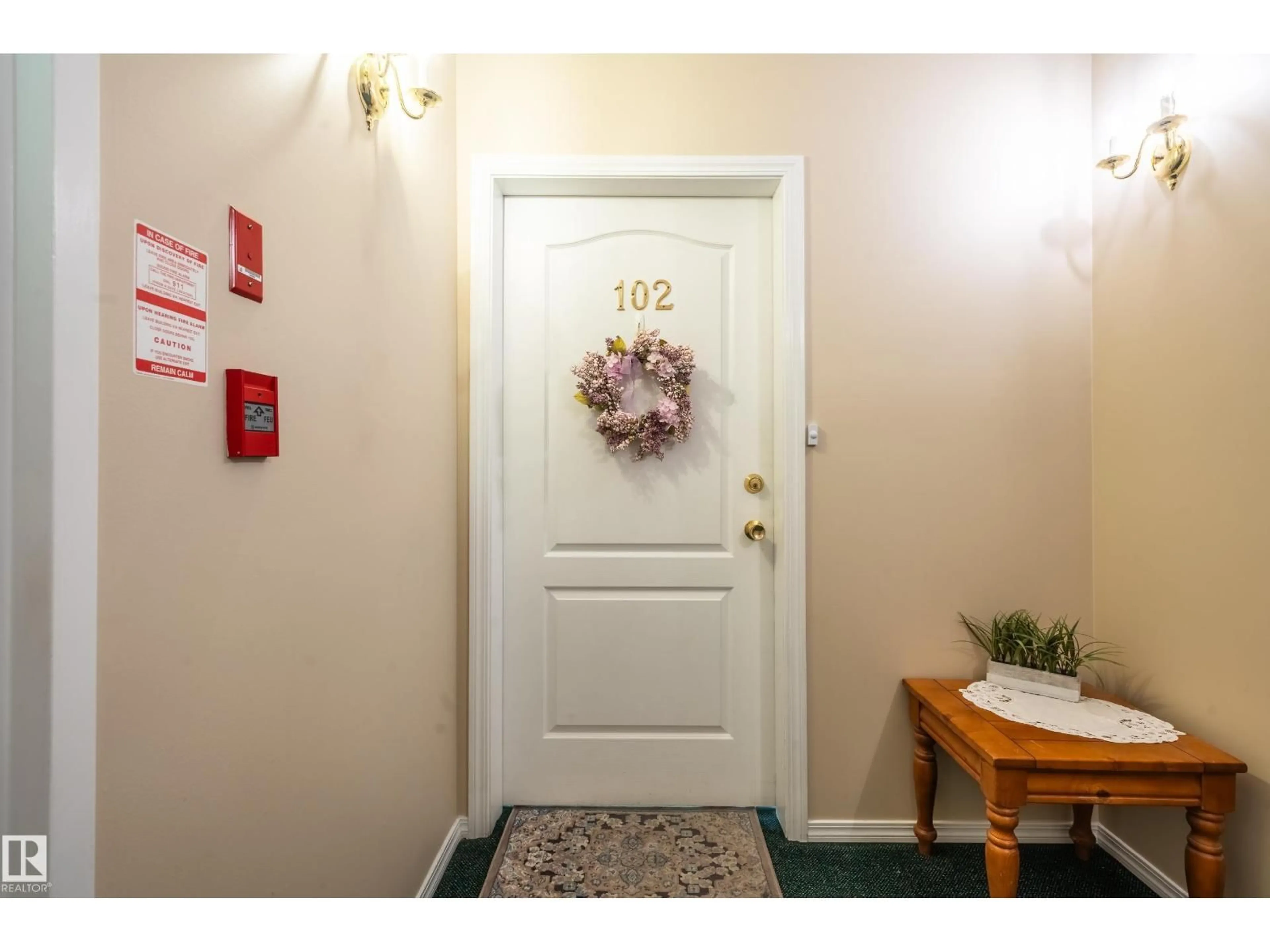 Indoor entryway for #102 - 37 SIR WINSTON CHURCHILL AV, St. Albert Alberta T8N0G3