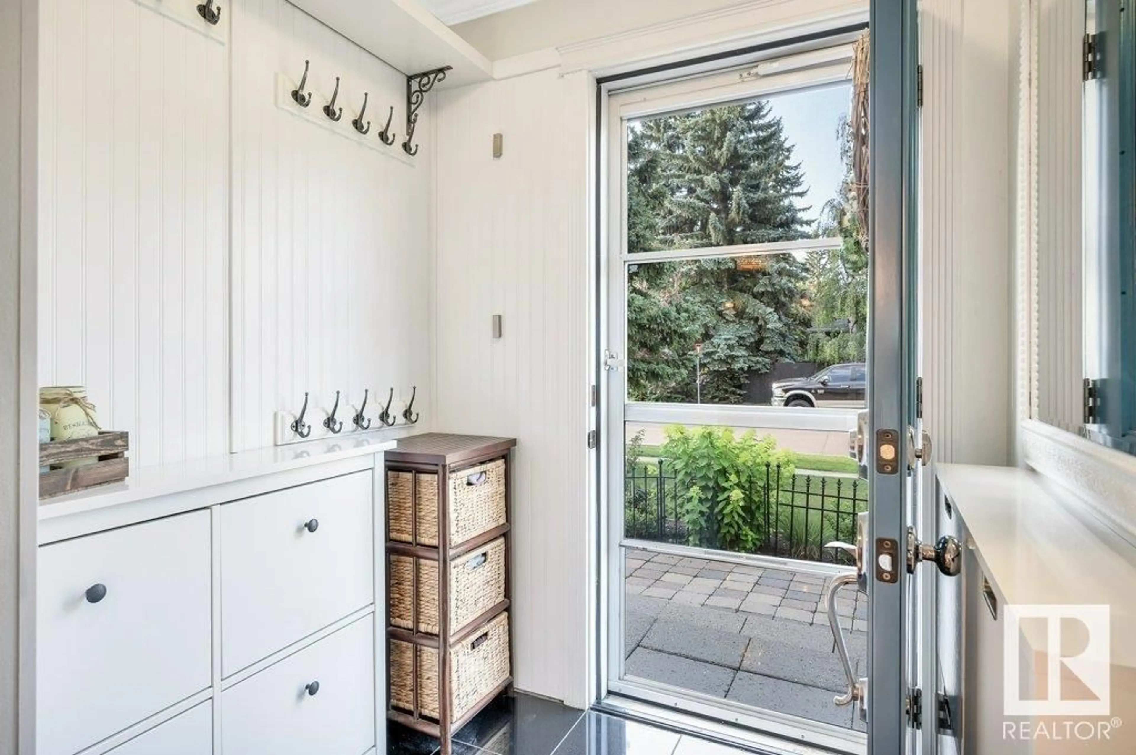 Indoor entryway for 62 SPRINGFIELD CR, St. Albert Alberta T8N0K1