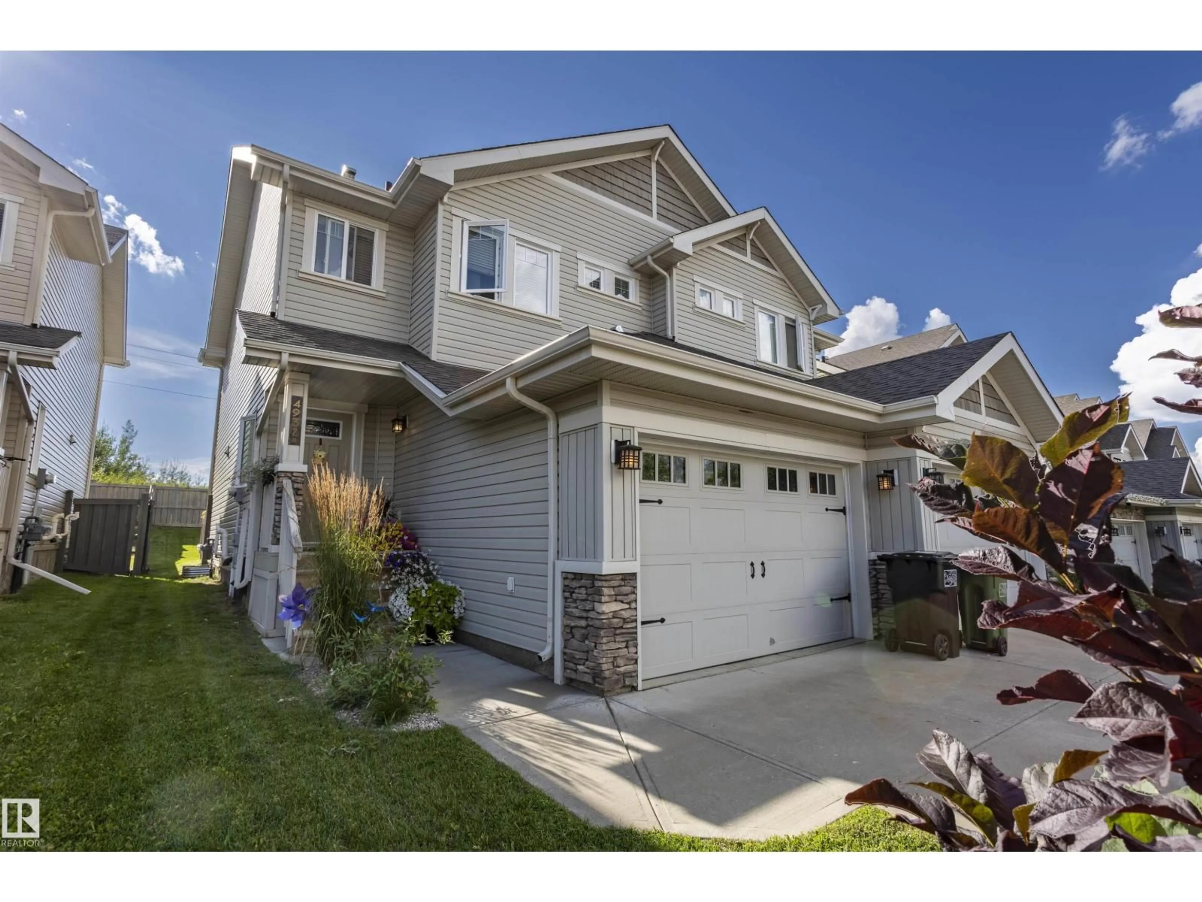 Home with vinyl exterior material, street for 4932 214 ST, Edmonton Alberta T6M0K6