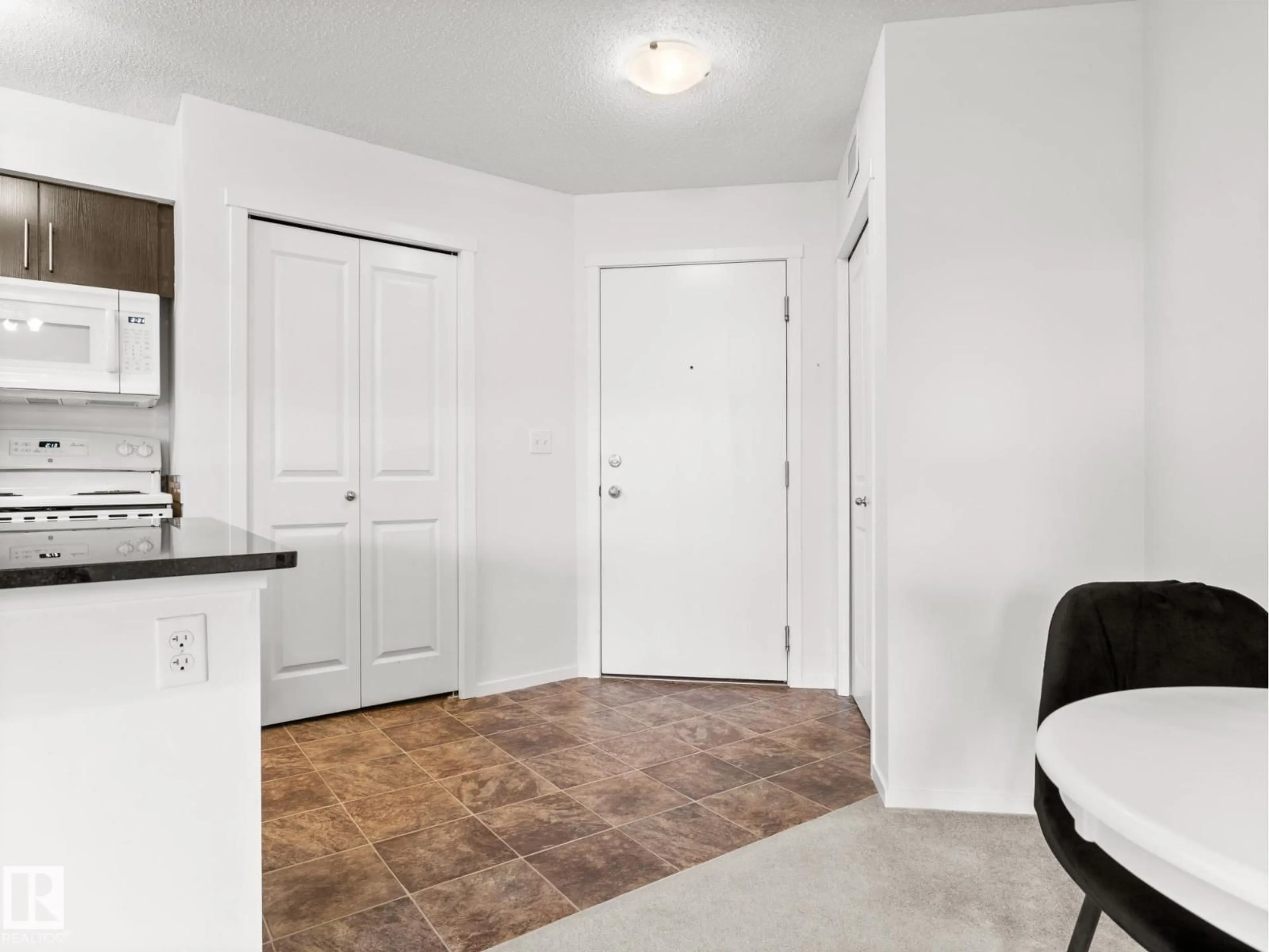 Indoor entryway for #111 - 3207 JAMES MOWATT TR, Edmonton Alberta T6W3L6