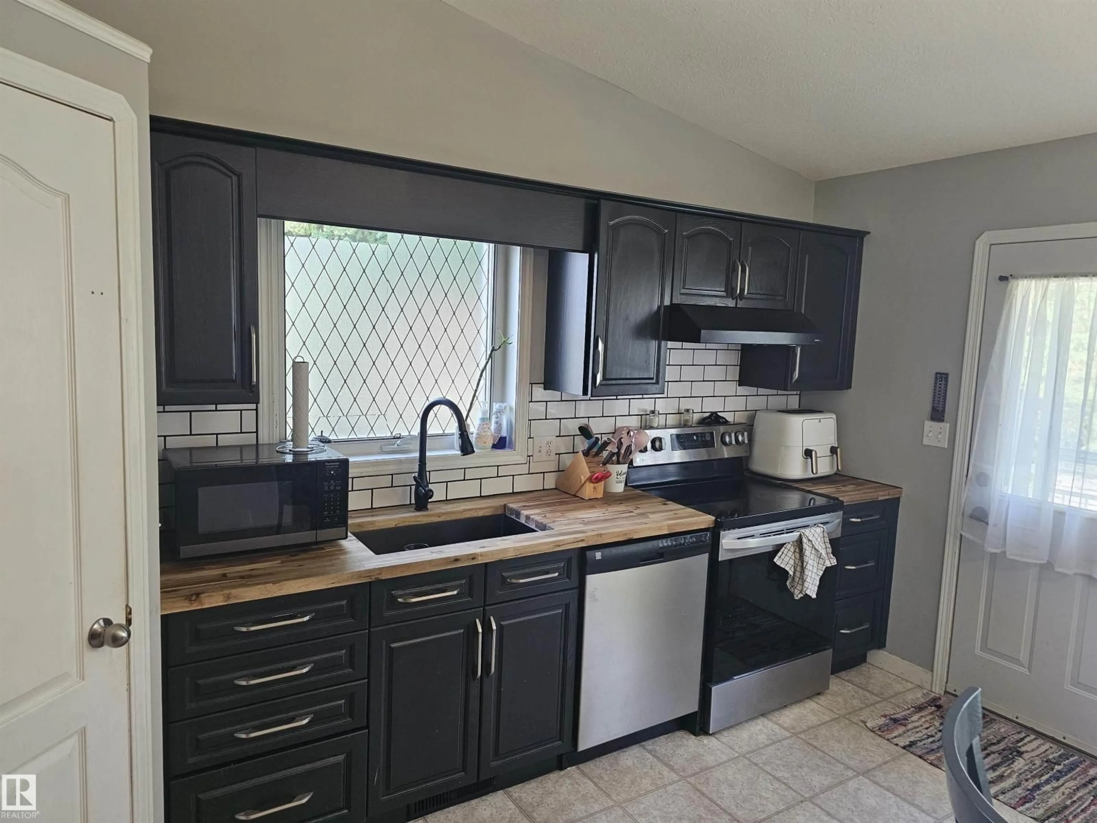 Standard kitchen, ceramic/tile floor for 4506 49 AV, Thorsby Alberta T0C2P0