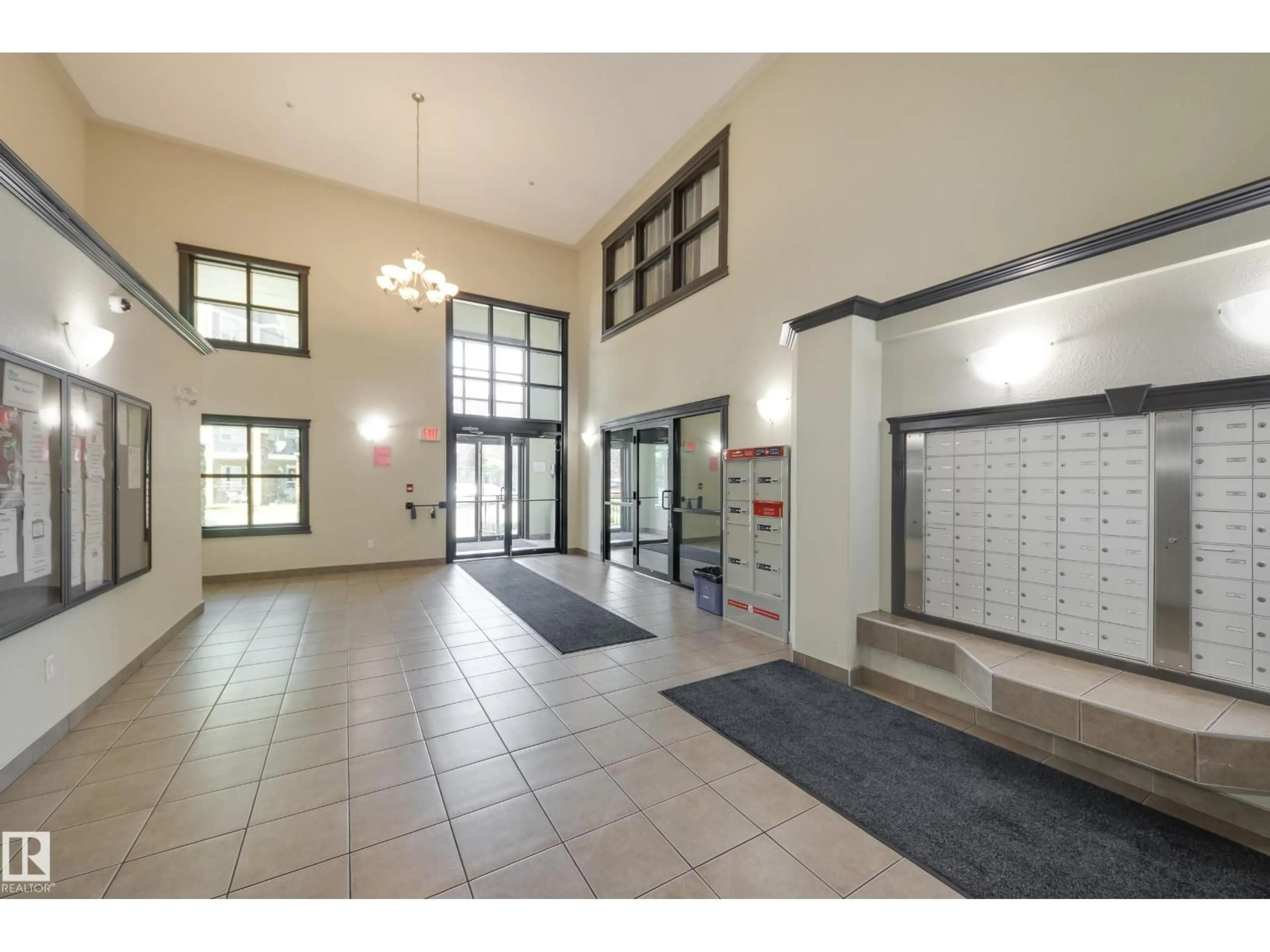 Indoor foyer for 9357 - 2103 SIMPSON DR, Edmonton Alberta T6R0N3