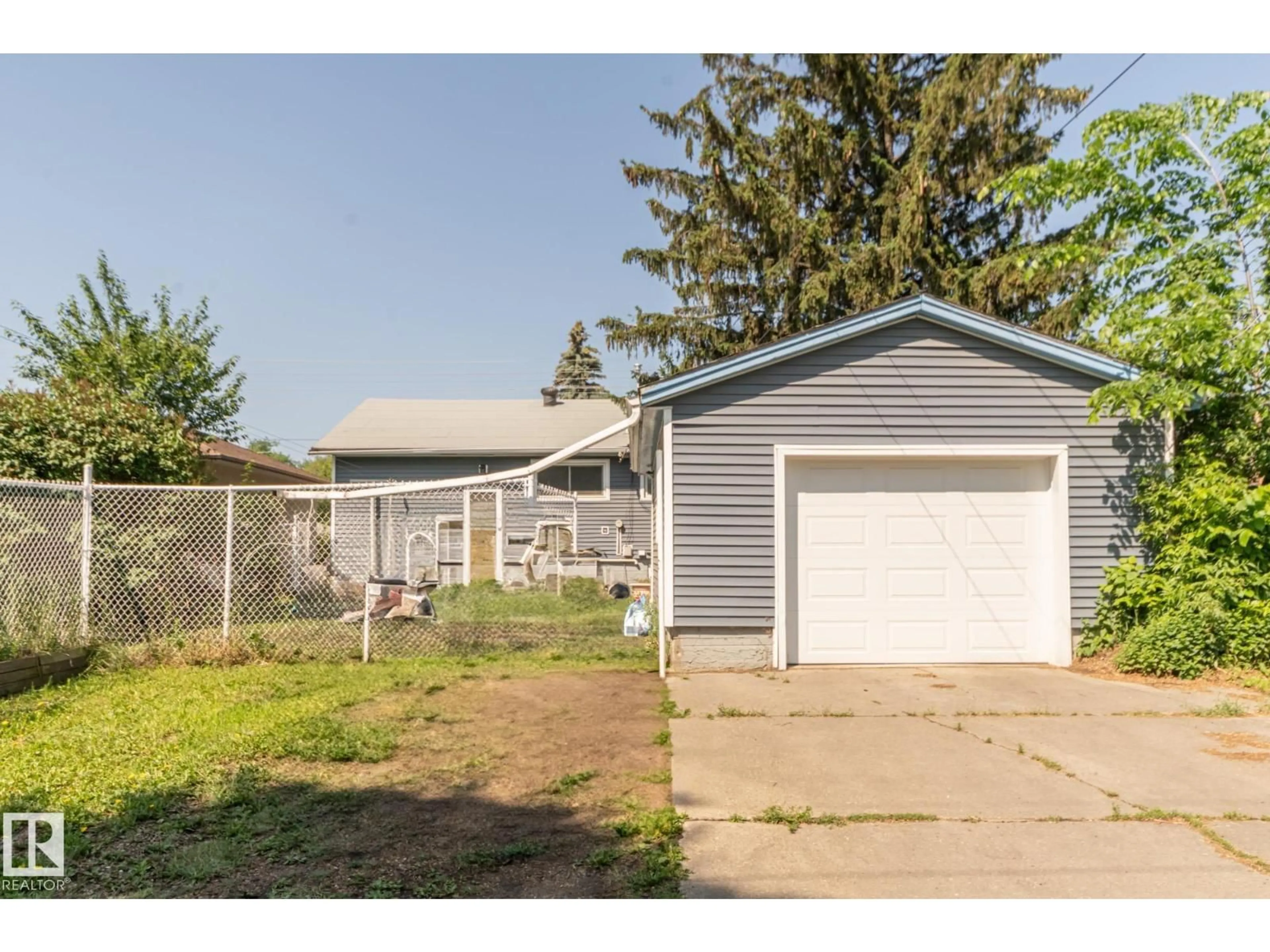 Shed for 11933 50 ST, Edmonton Alberta T5W3C1