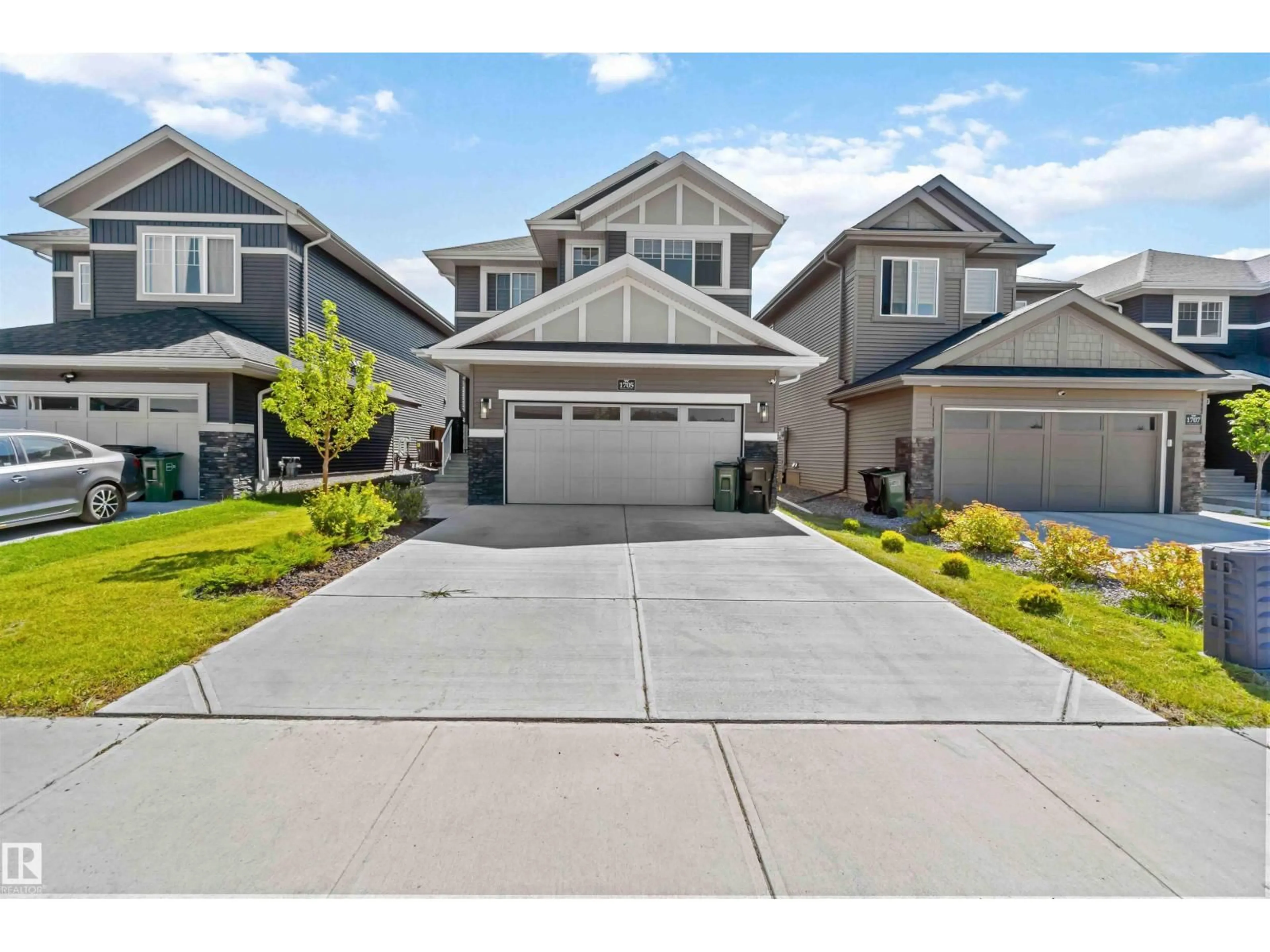 Home with vinyl exterior material, street for 1705 ENRIGHT LINK, Edmonton Alberta T6M0Z2
