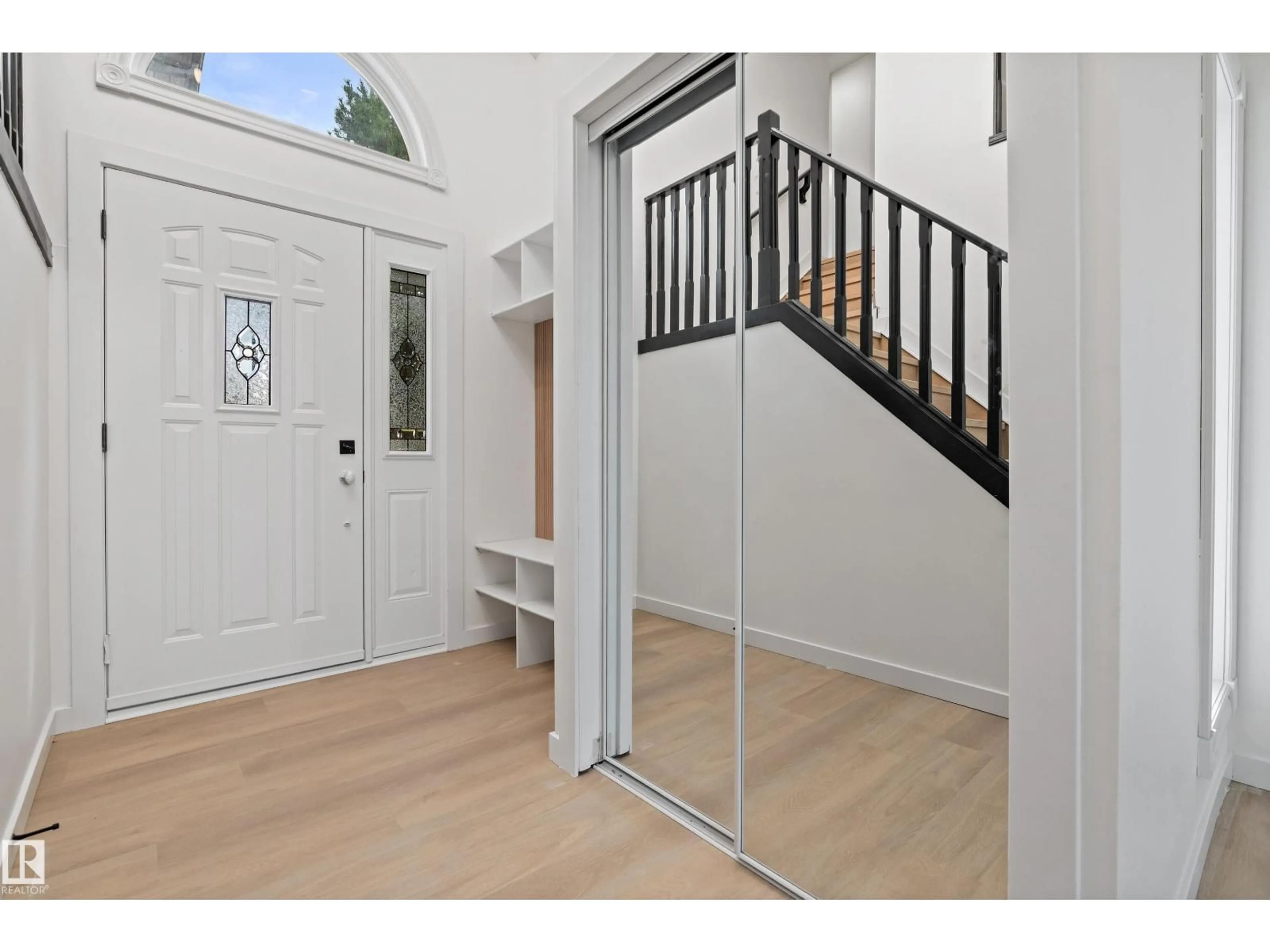 Indoor entryway for 18908 58 AV, Edmonton Alberta T6M2G6