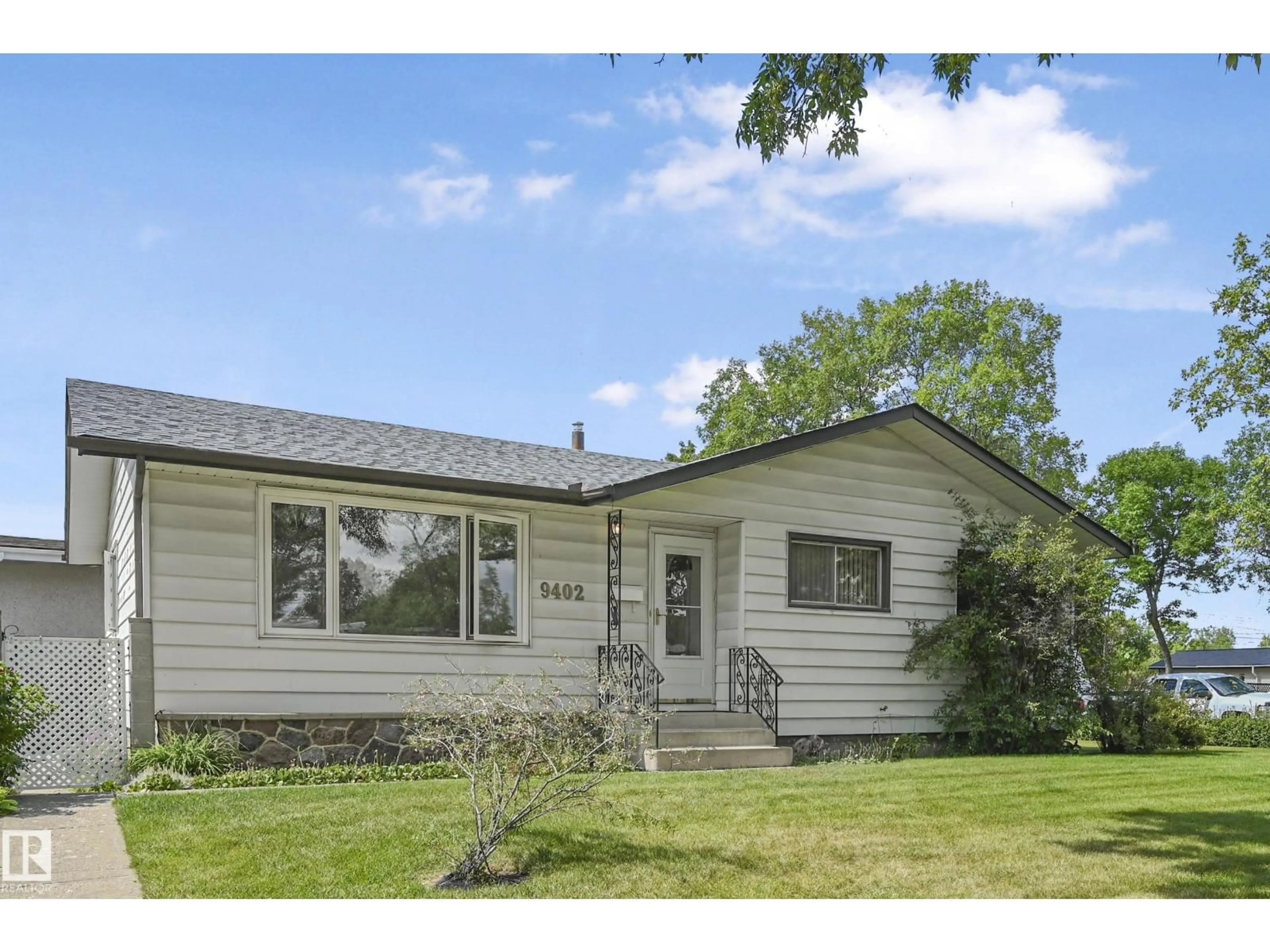 Home with vinyl exterior material, street for 9402 SHERRIDON DR, Fort Saskatchewan Alberta T8L1W2