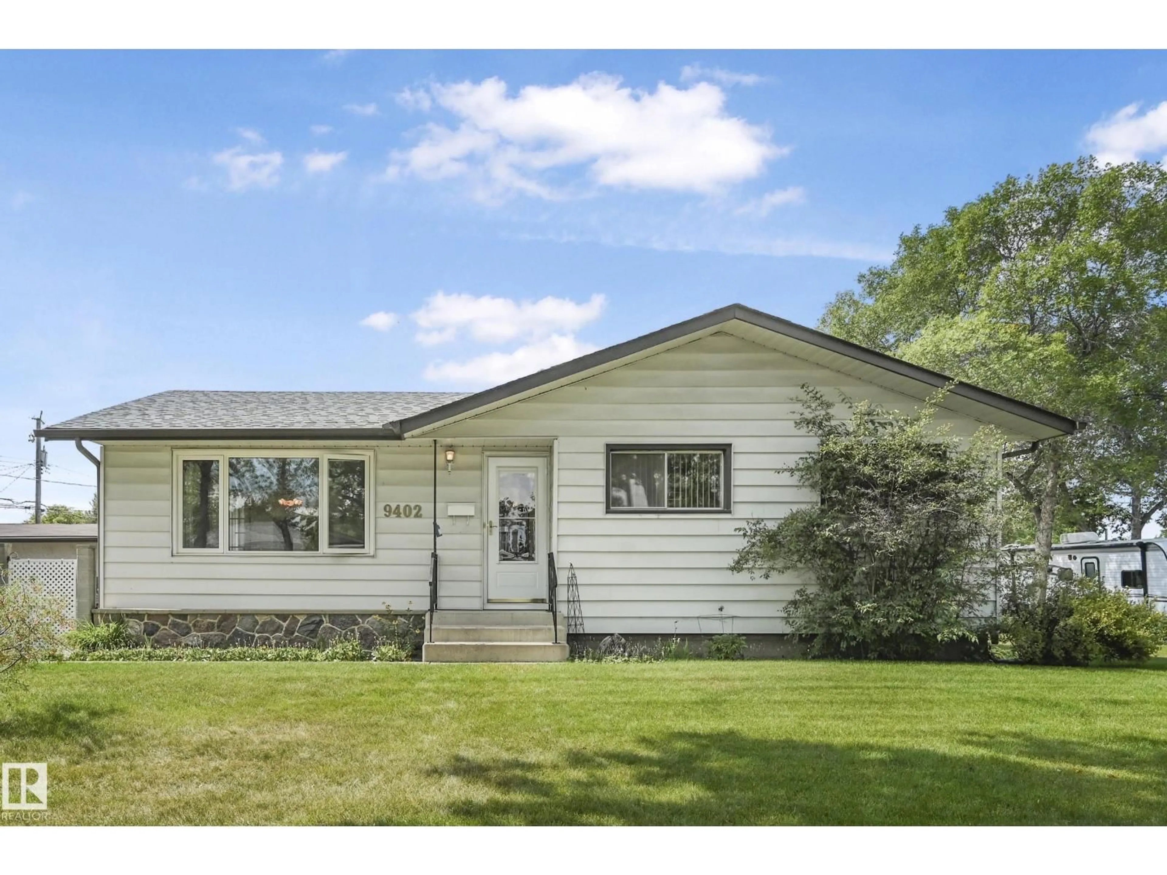 Home with vinyl exterior material, street for 9402 SHERRIDON DR, Fort Saskatchewan Alberta T8L1W2