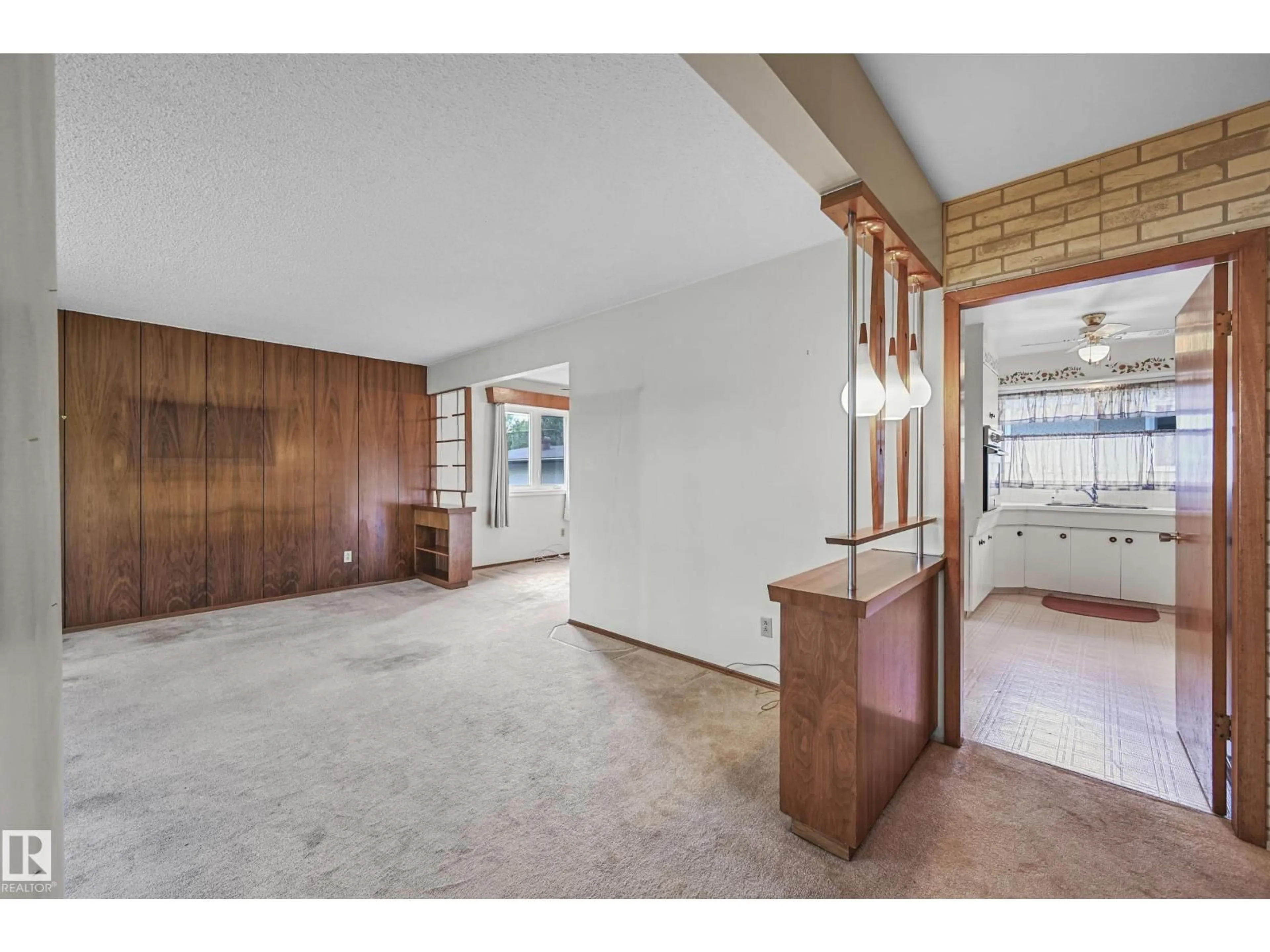 Indoor foyer for 9402 SHERRIDON DR, Fort Saskatchewan Alberta T8L1W2