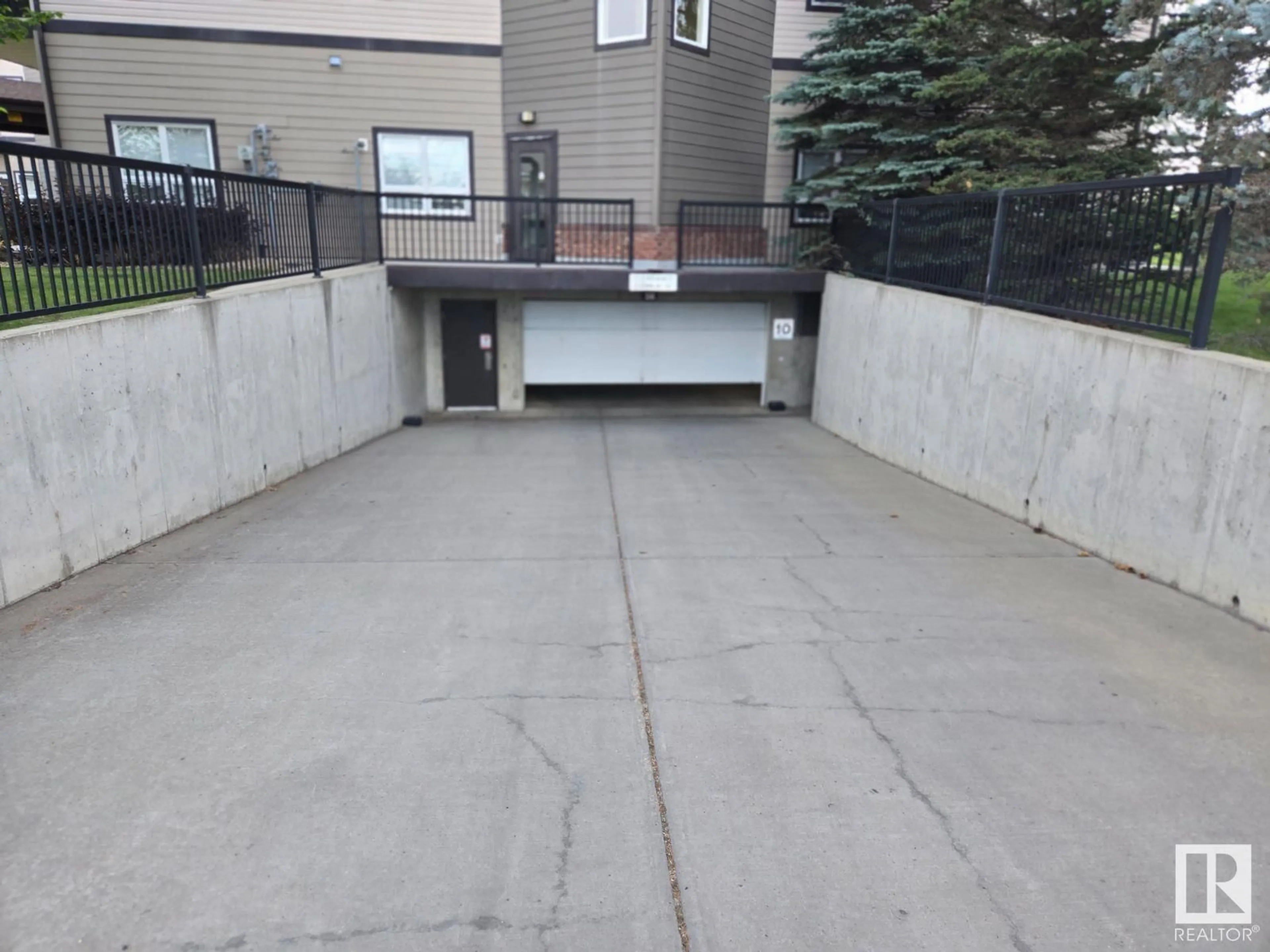 Patio, street for 405 - 8702 SOUTHFORT DR, Fort Saskatchewan Alberta T8L4R6