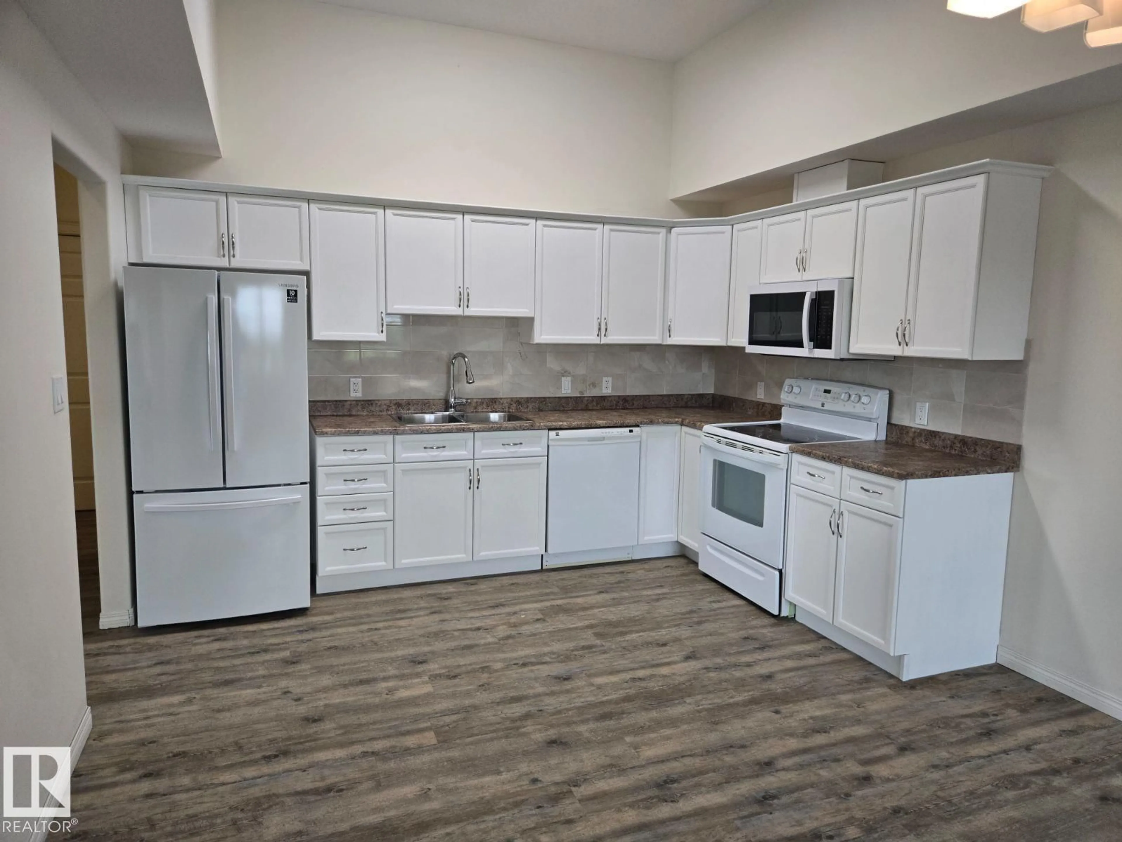 Standard kitchen, unknown for 405 - 8702 SOUTHFORT DR, Fort Saskatchewan Alberta T8L4R6